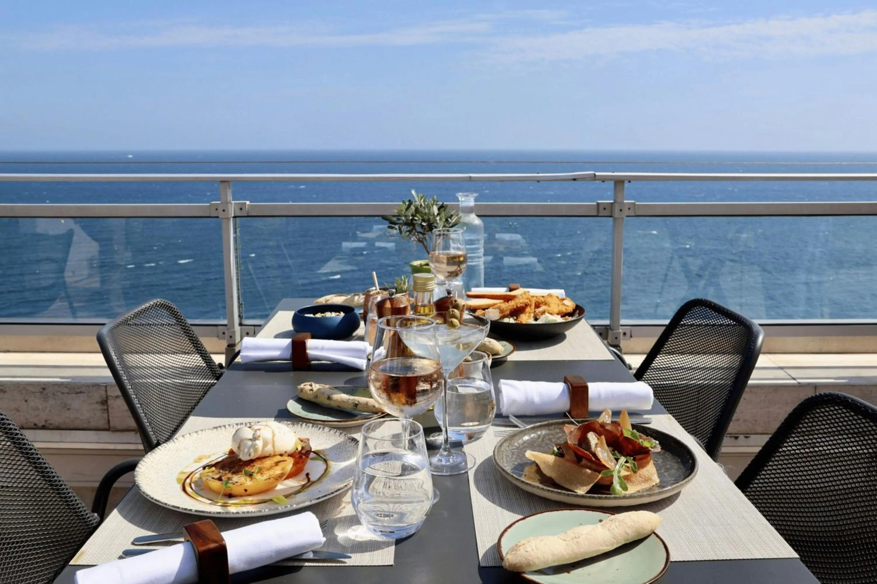 Restaurant/places to eat in Le Meridien Nice