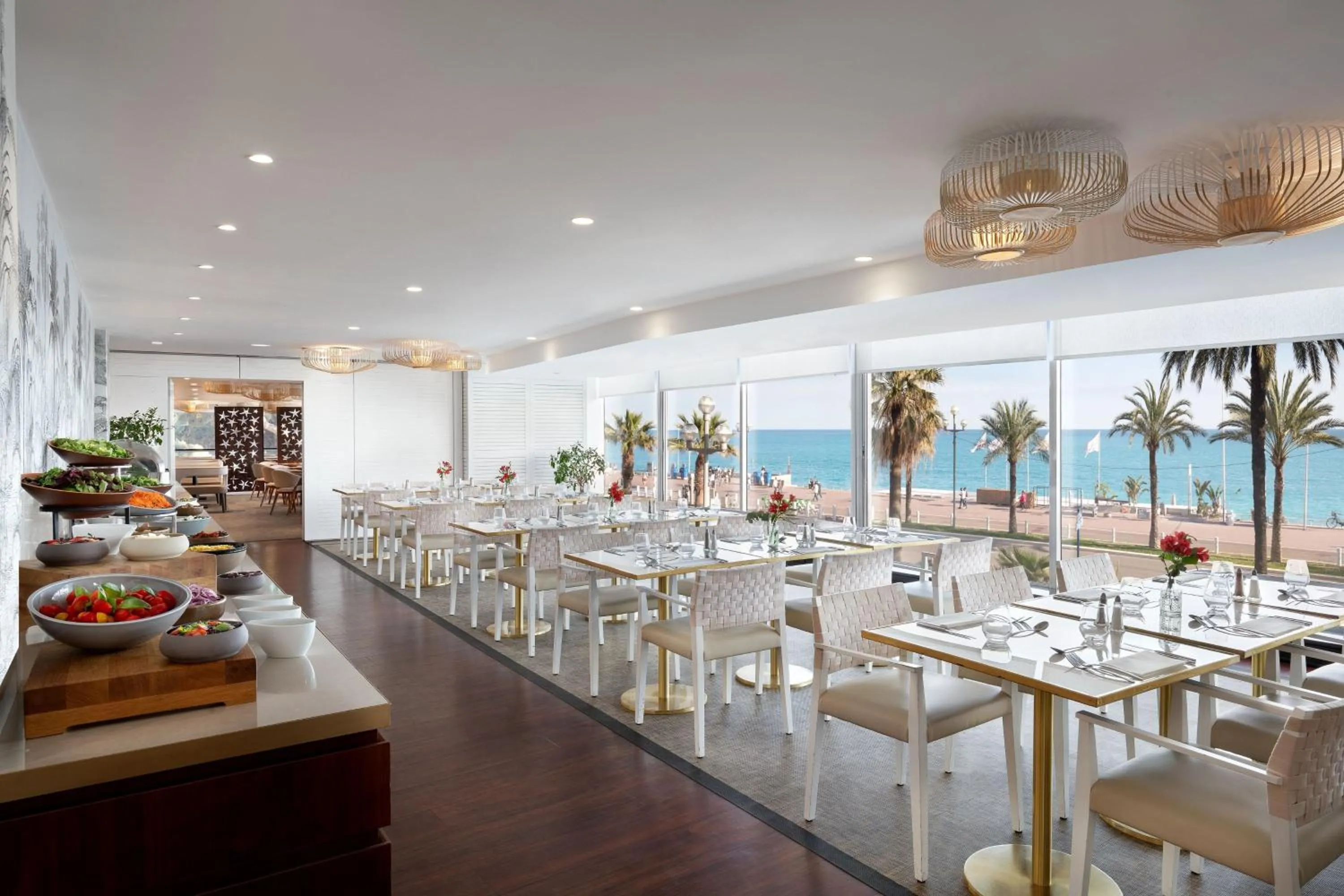 Restaurant/places to eat in Le Meridien Nice