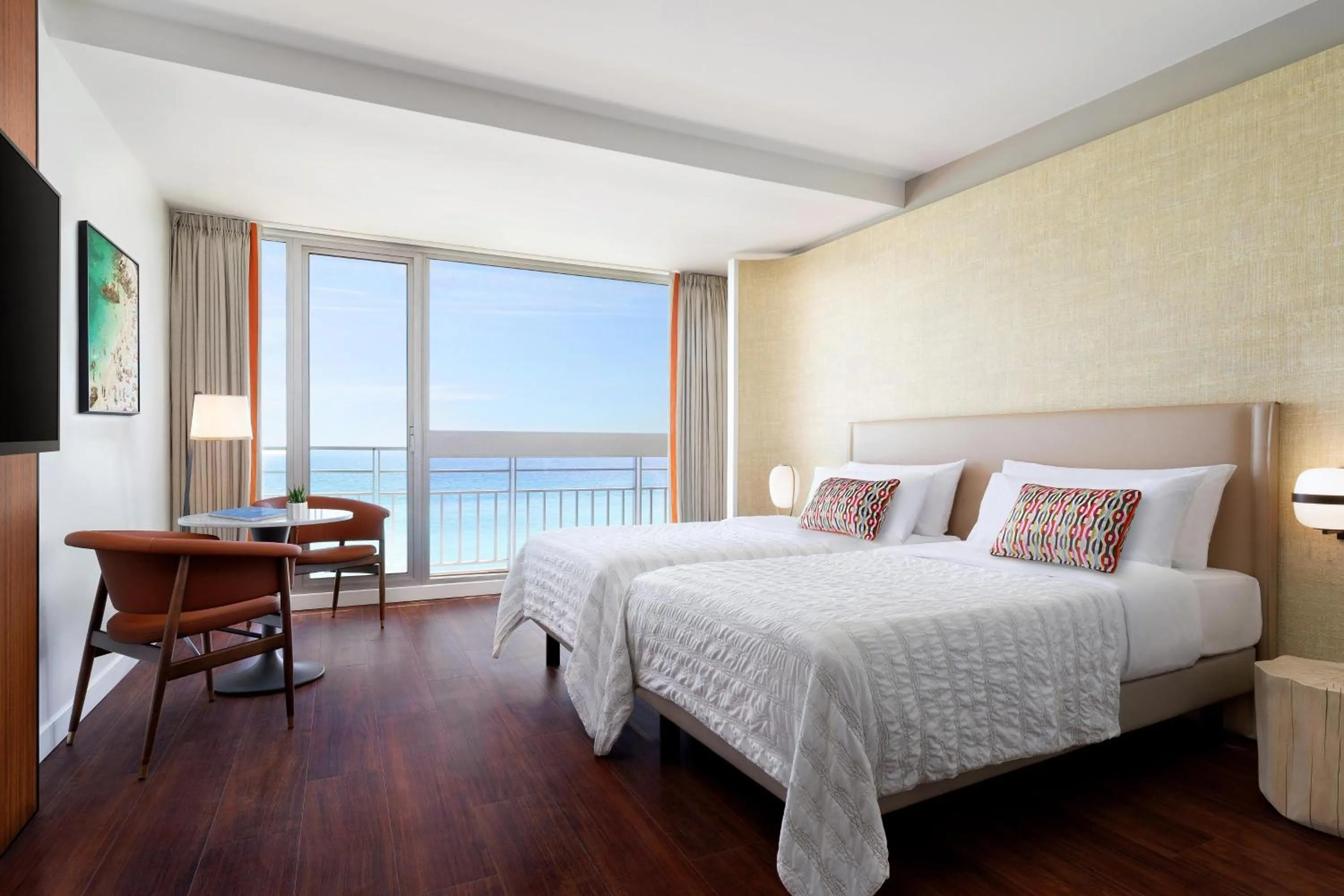 Photo of the whole room, Bed in Le Meridien Nice