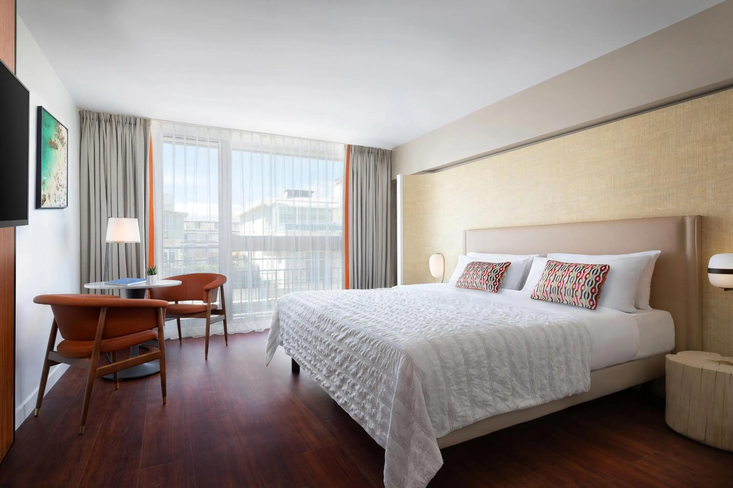 Photo of the whole room, Bed in Le Meridien Nice