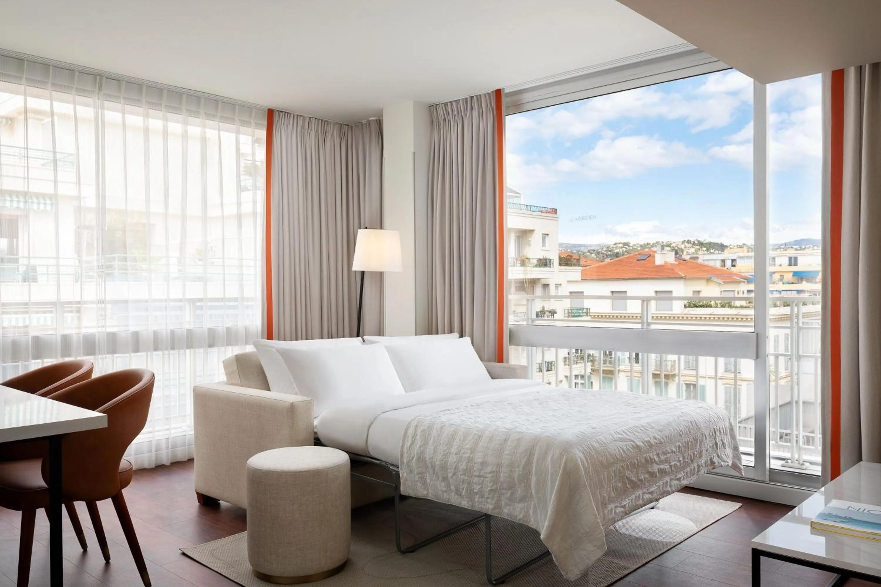 Living room, Bed in Le Meridien Nice