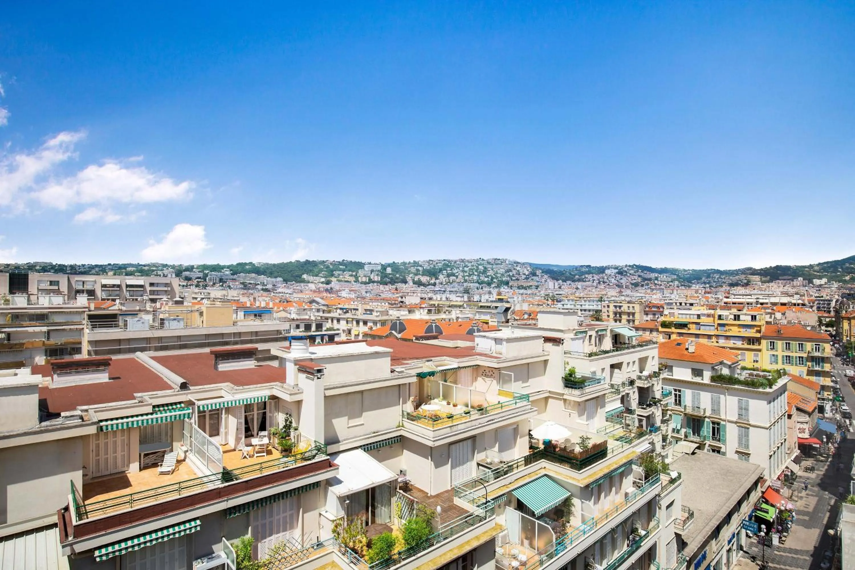 Photo of the whole room in Le Meridien Nice