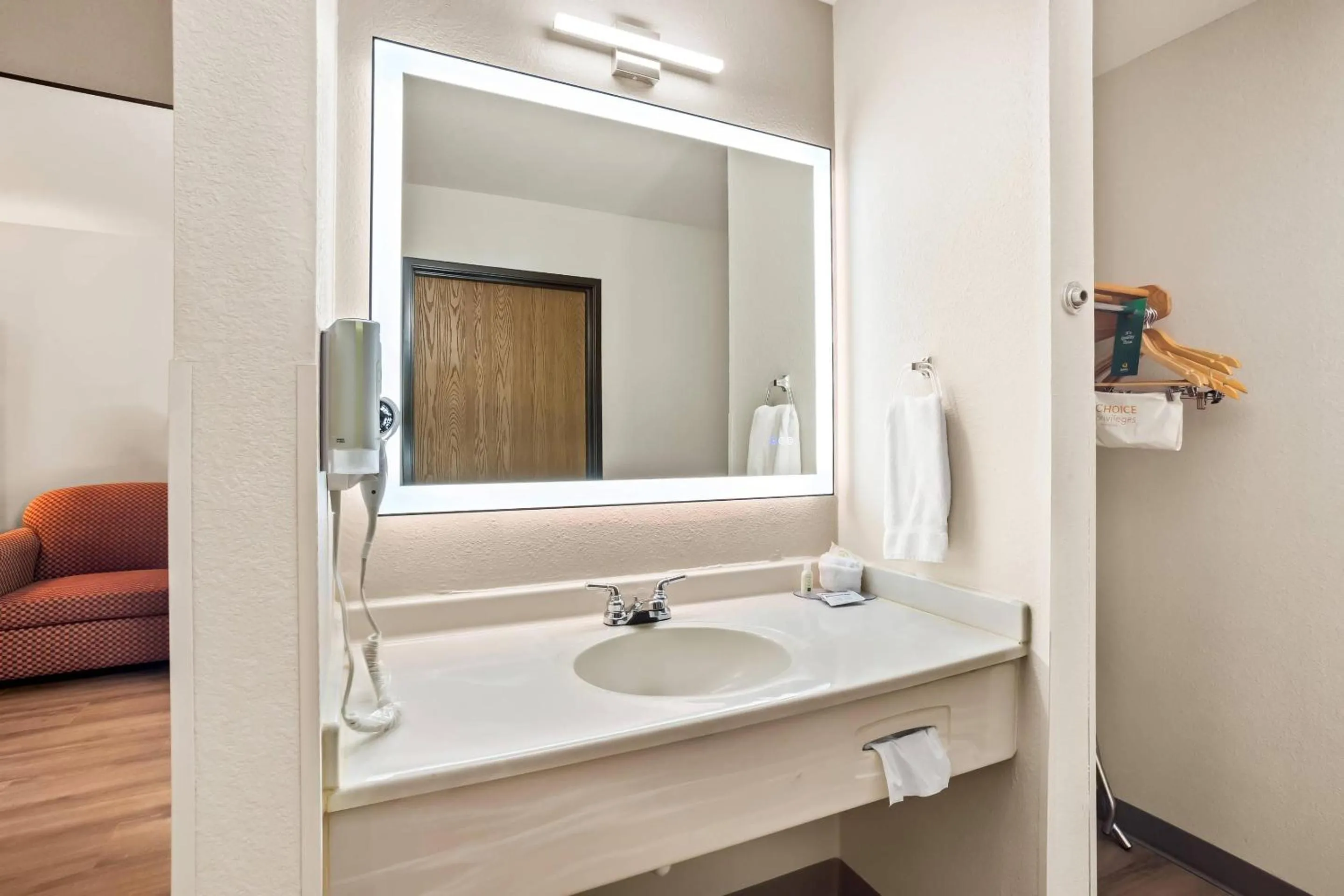 Bedroom in Quality Inn Port Orchard