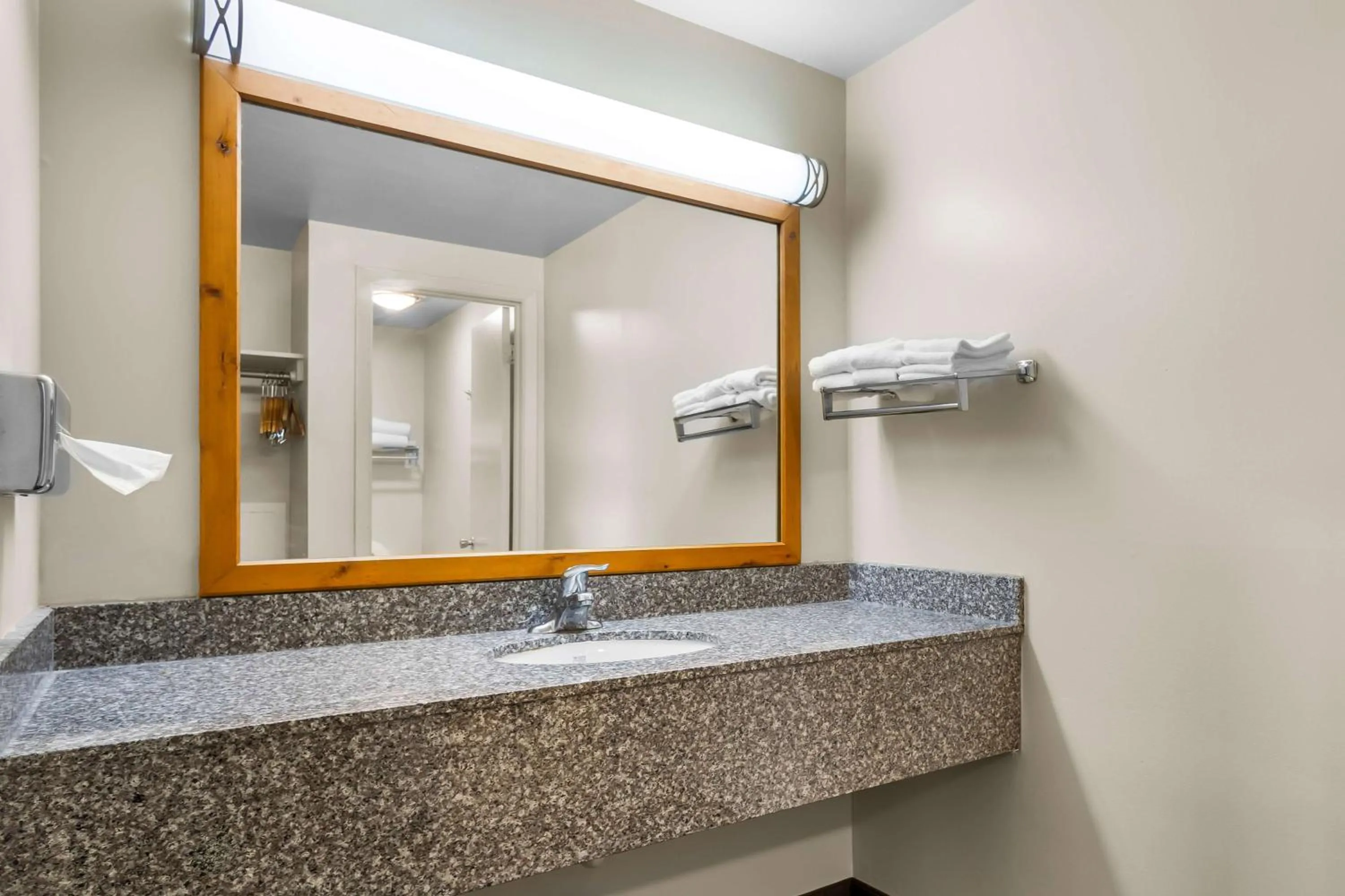 Bathroom in Best Western Lee's Motor Inn