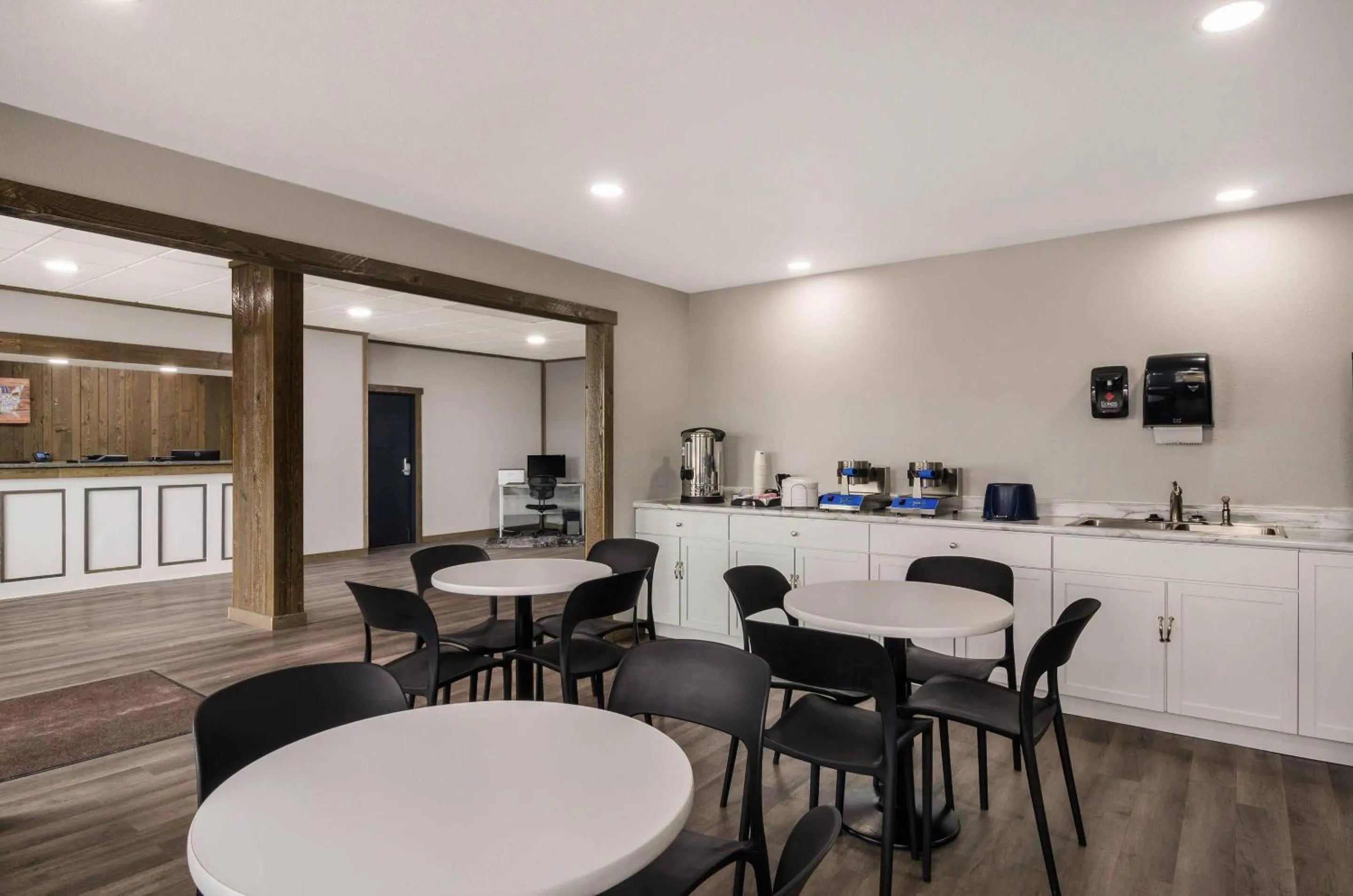 Breakfast in Econo Lodge Scottsbluff