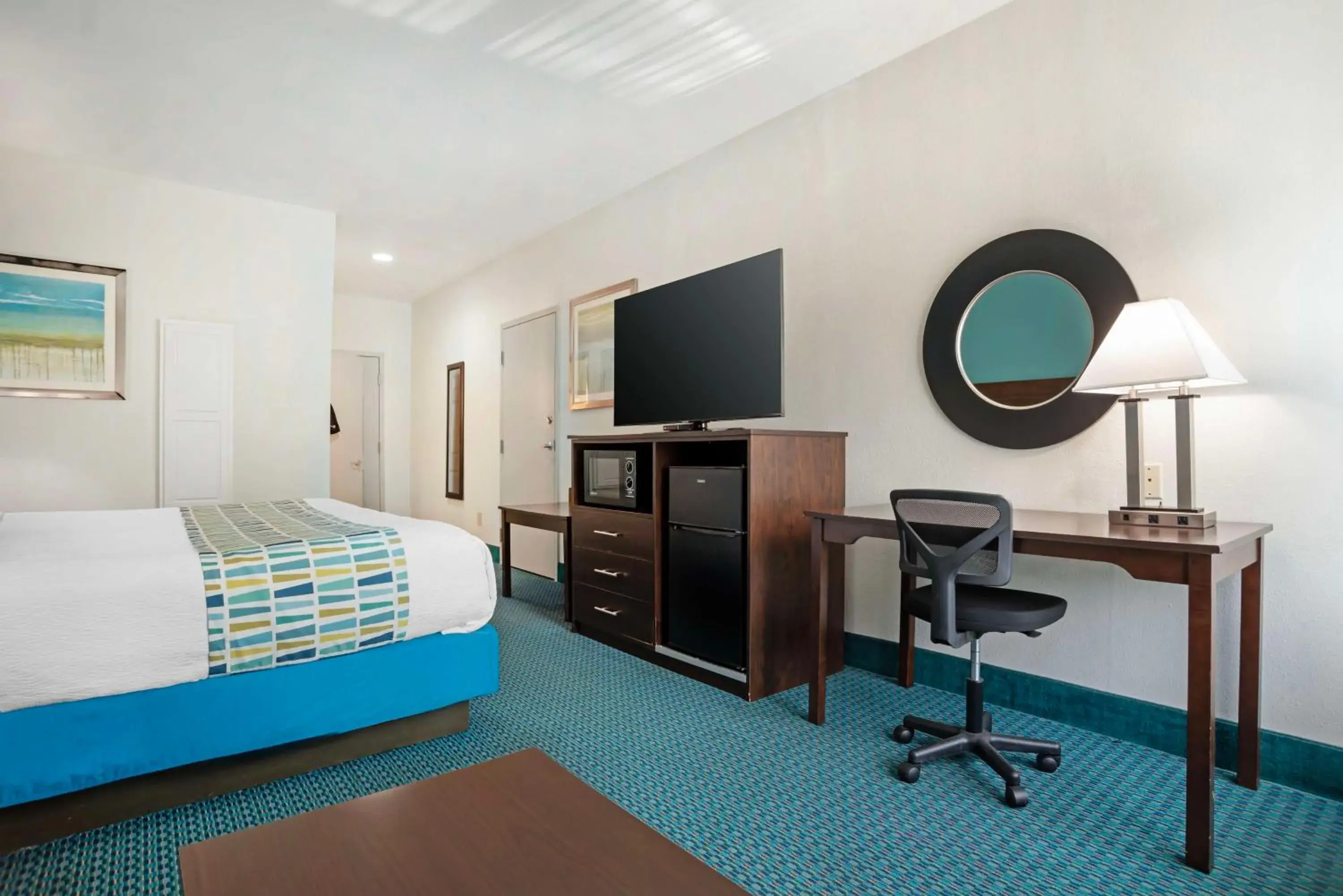 King Room with Roll-in Shower - Disability Access/Non-Smoking in Best Western Plus Blue Angel Inn King Room with Roll-in Shower - Disability Access/Non-Smoking in Best Western Plus Blue Angel Inn