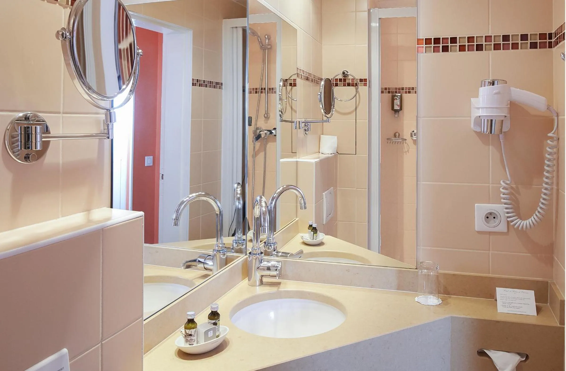 Bathroom in Relais Du Louvre