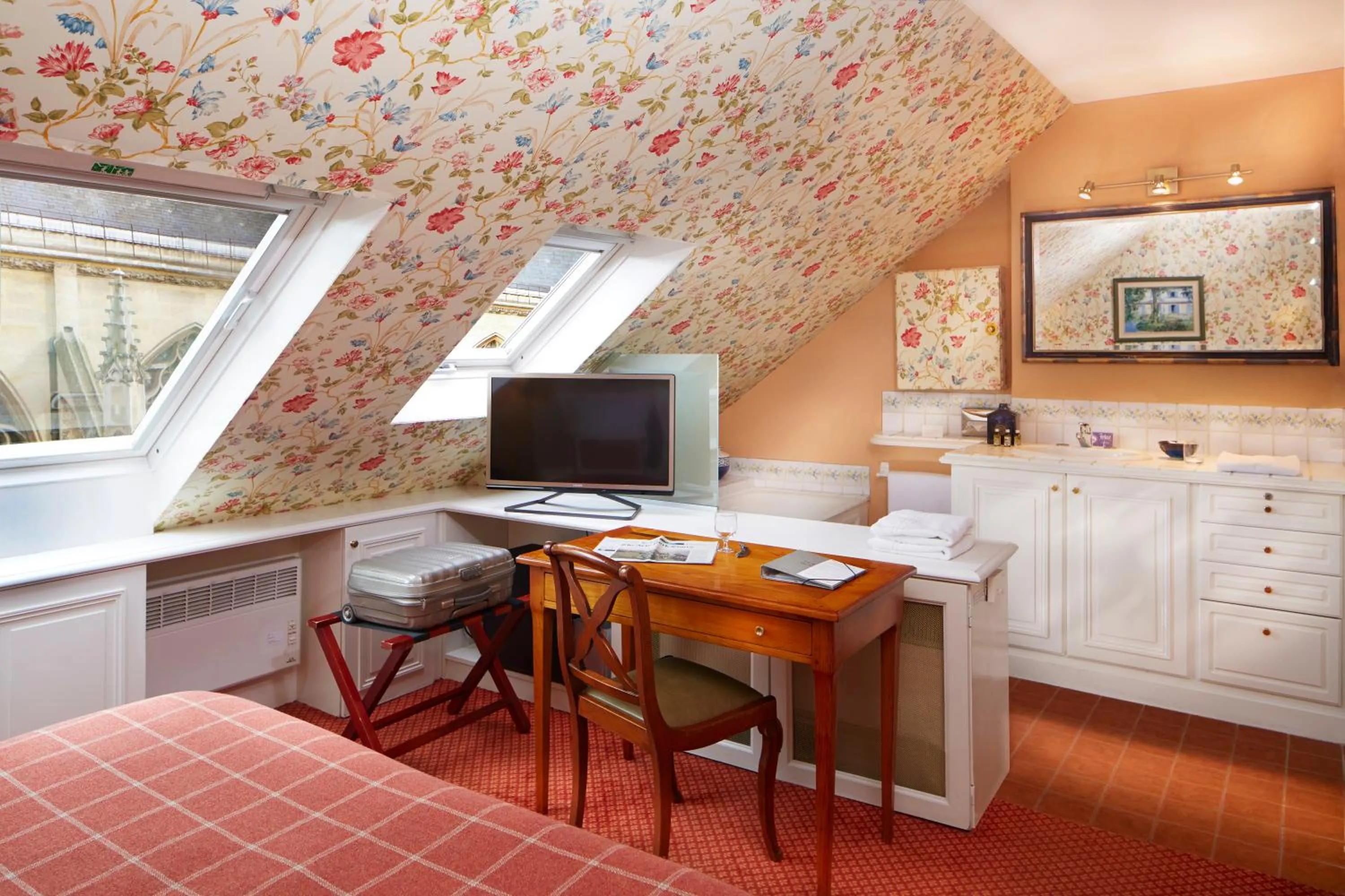 Seating area in Relais Du Louvre
