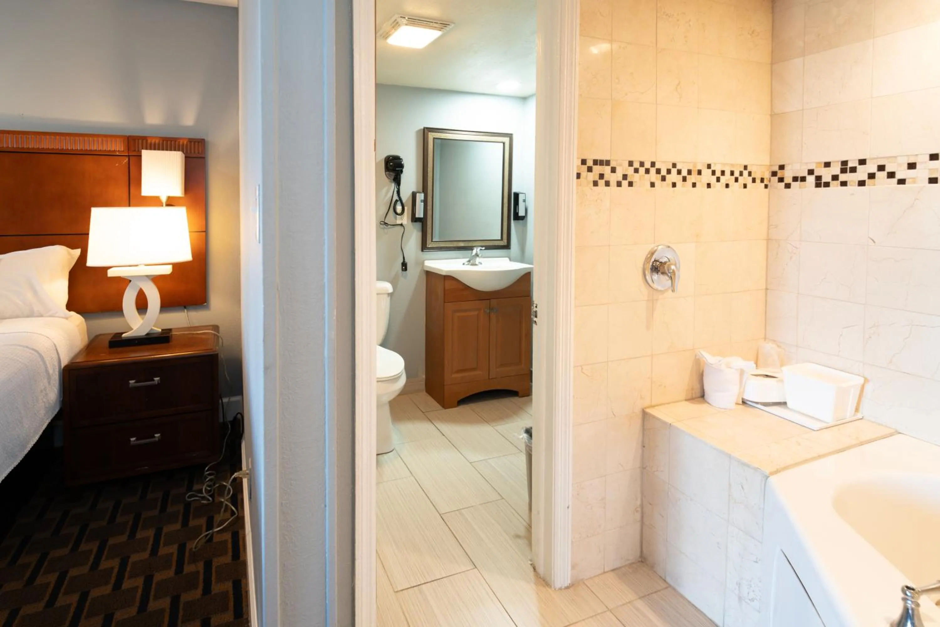 Bed in San Marco Inn East - Jacksonville