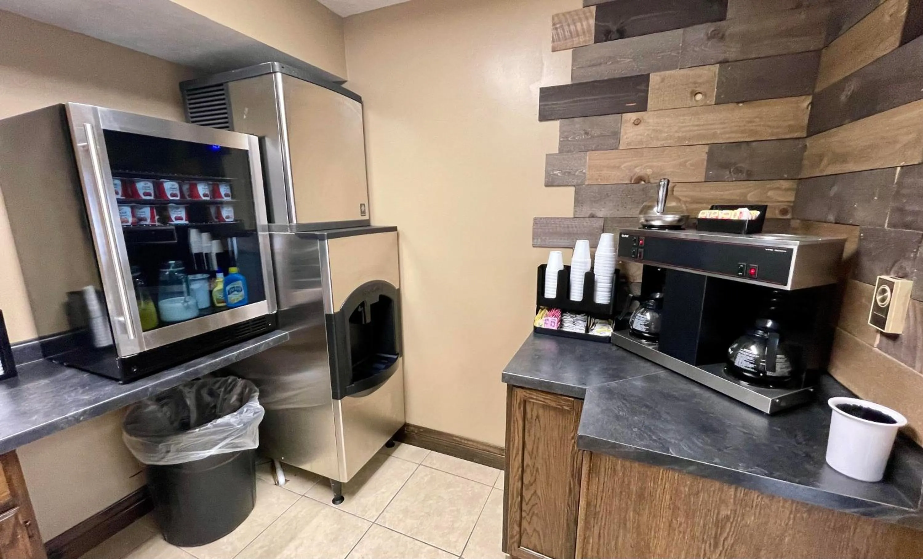 Breakfast in The Woodridge Inn