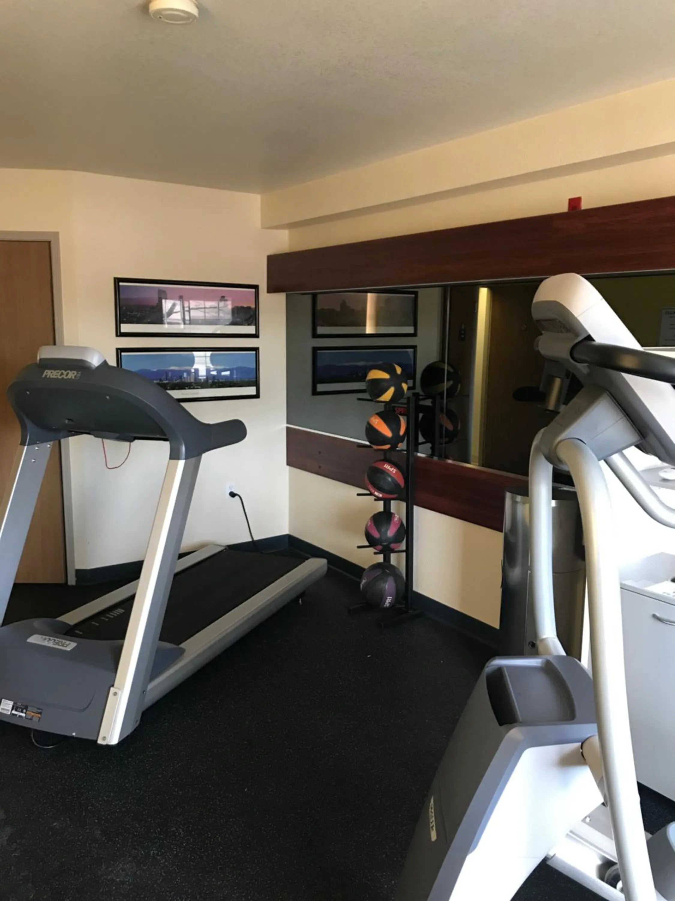 Fitness centre/facilities in Days Inn & Suites by Wyndham Greeley