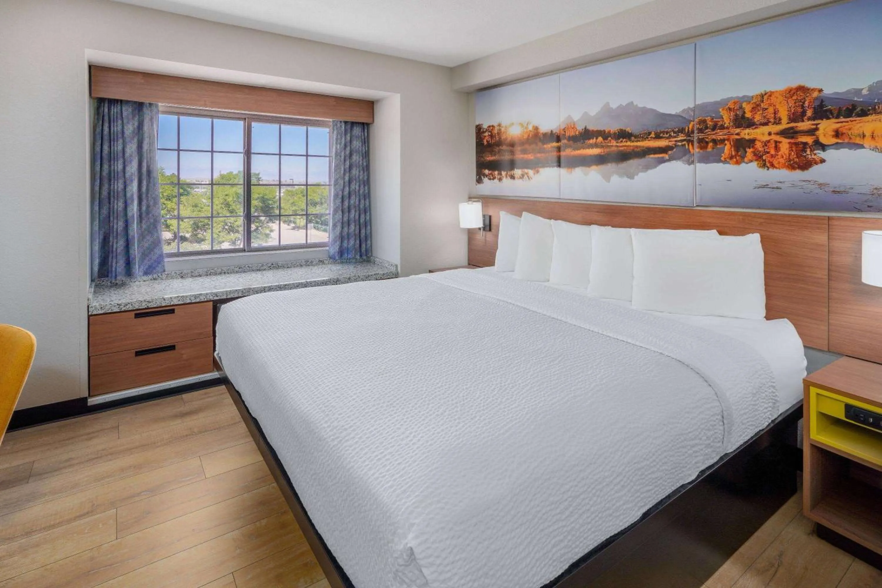 Bed in Days Inn & Suites by Wyndham Greeley