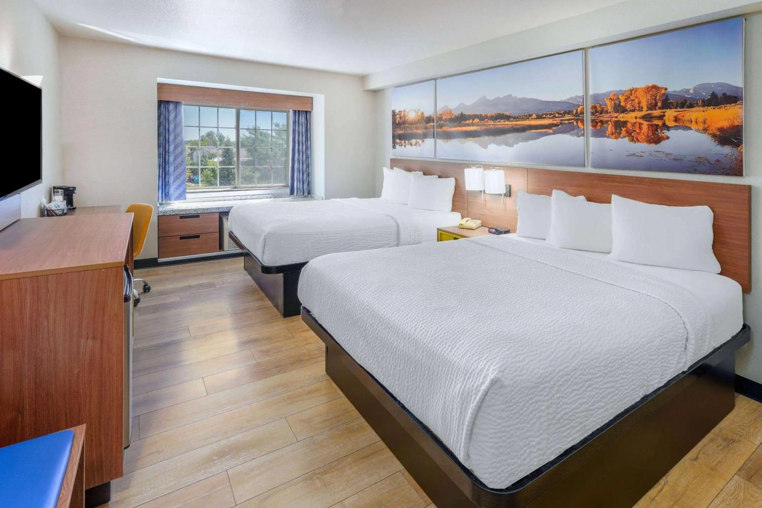 Photo of the whole room, Bed in Days Inn & Suites by Wyndham Greeley