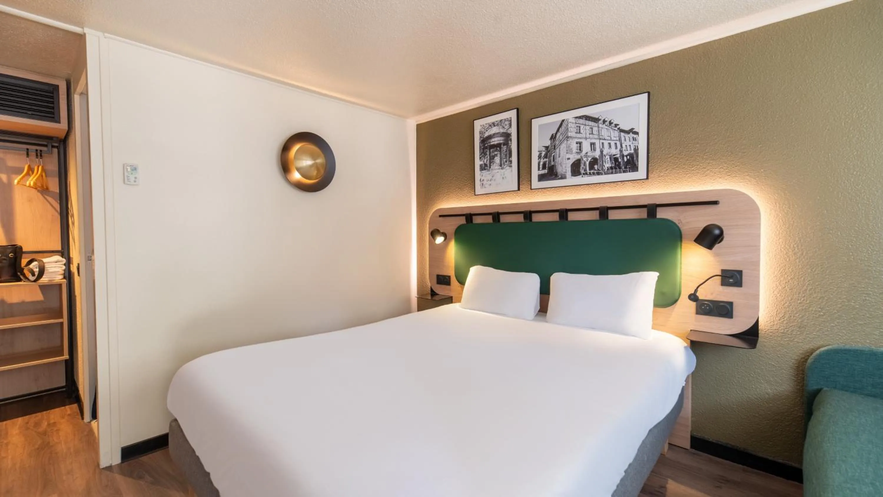 Bed in Campanile Orange Centre sortie 21 sur A7 A9