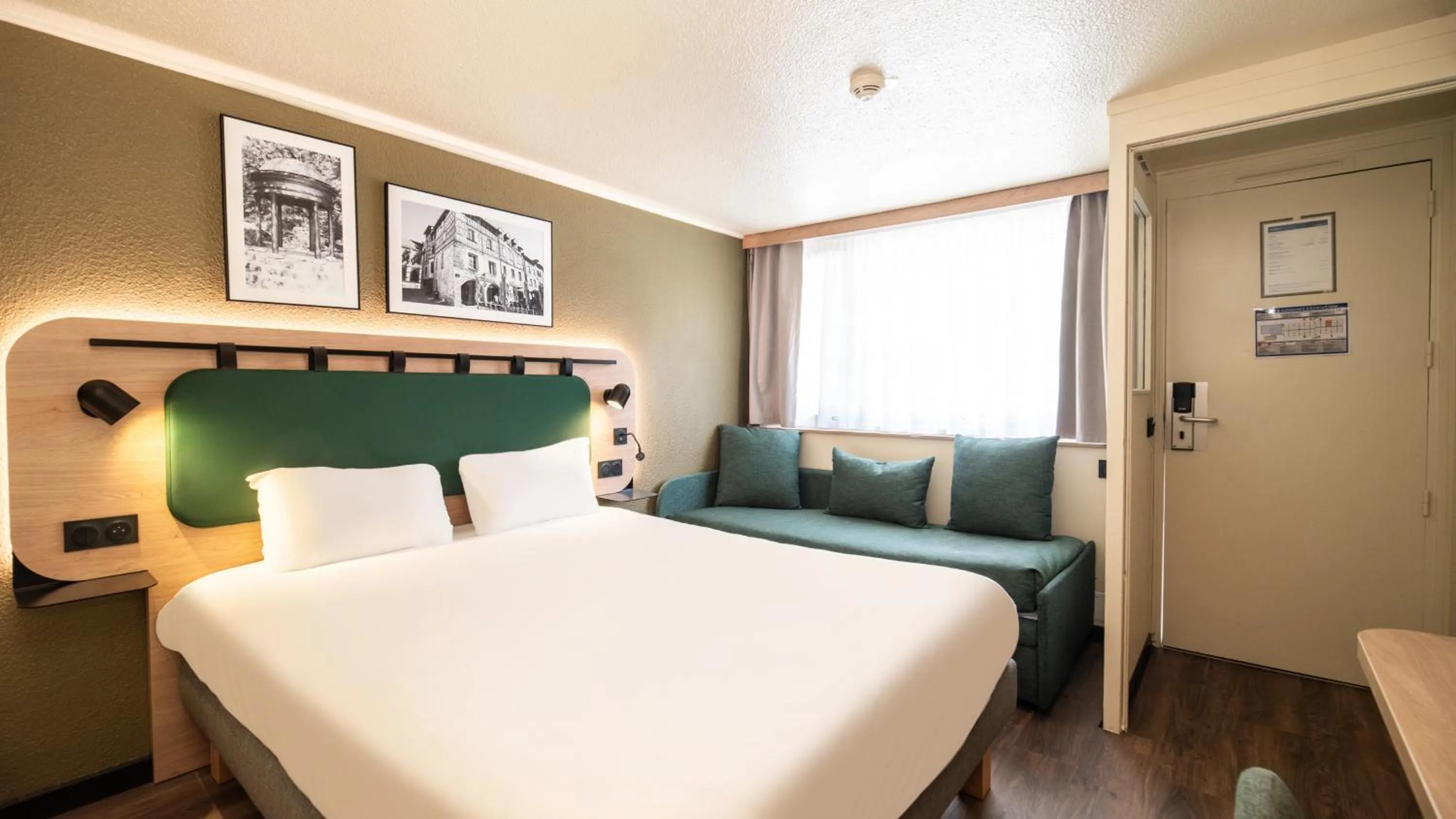 Bed in Campanile Orange Centre sortie 21 sur A7 A9