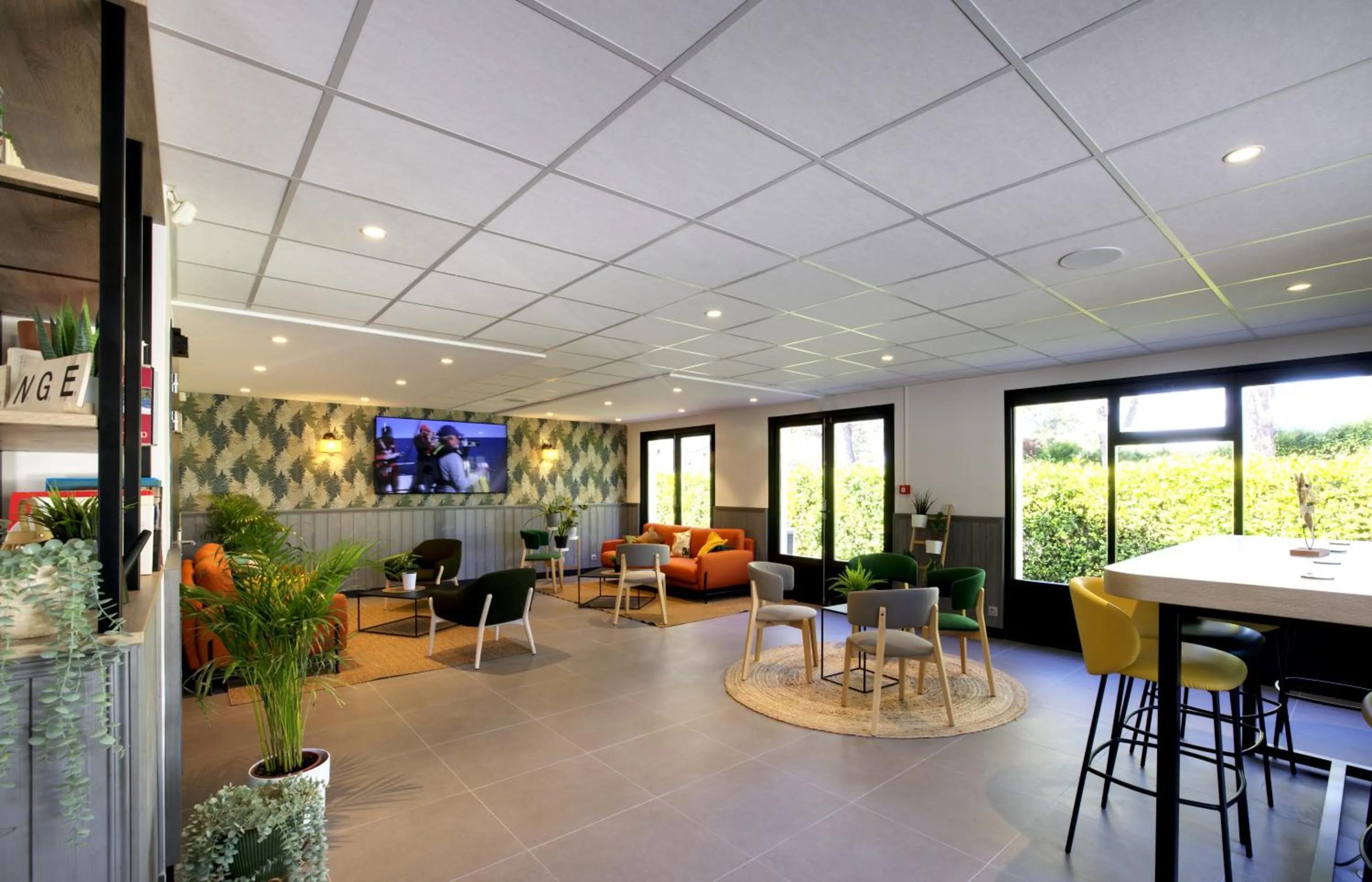 TV and multimedia in Campanile Orange Centre sortie 21 sur A7 A9