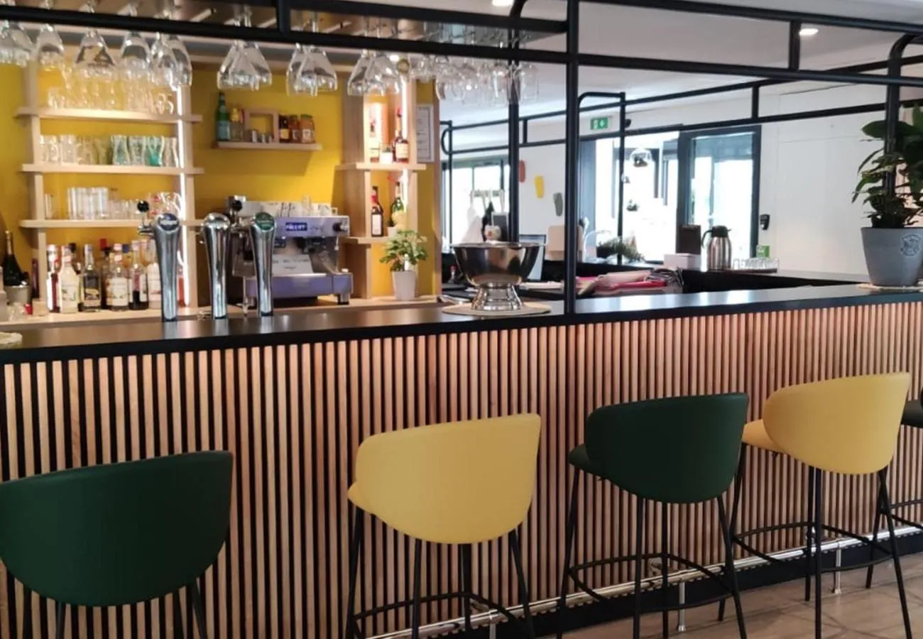 Lounge or bar in Campanile Orange Centre sortie 21 sur A7 A9