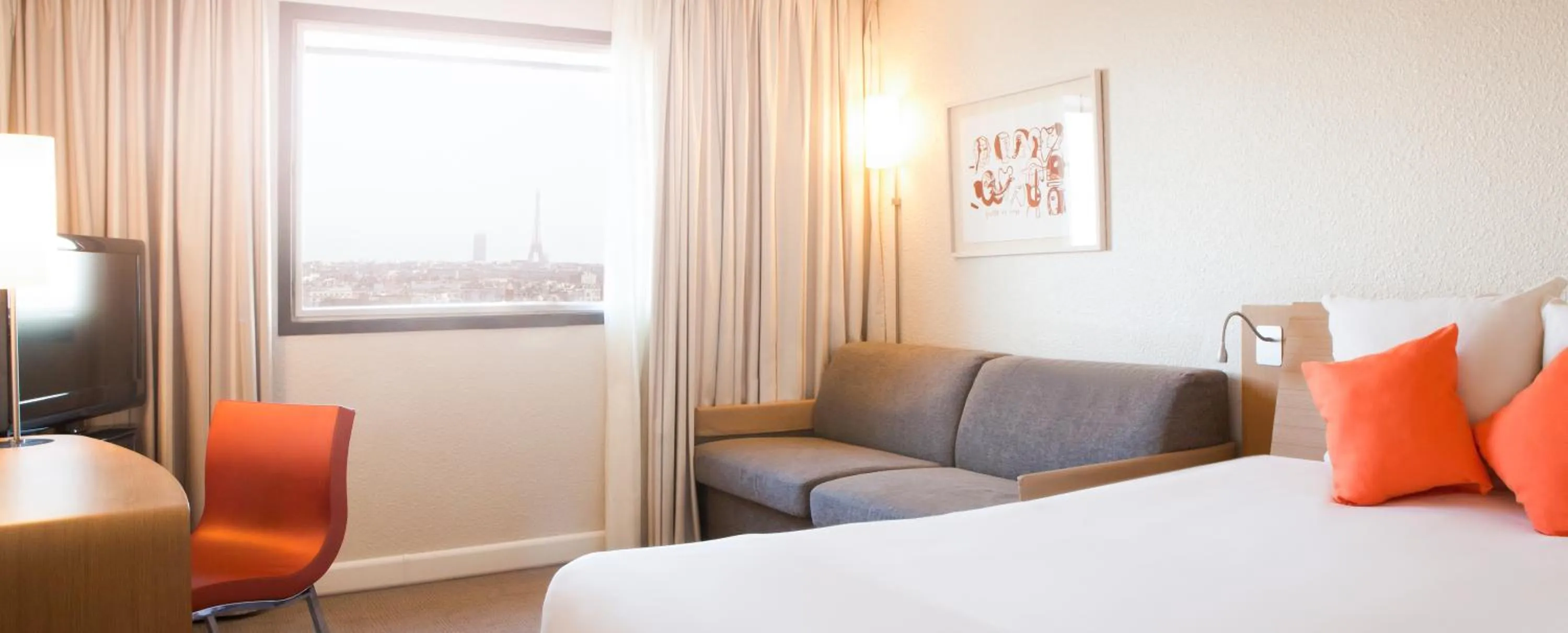 Photo of the whole room, Bed in Novotel Paris La Defense Esplanade