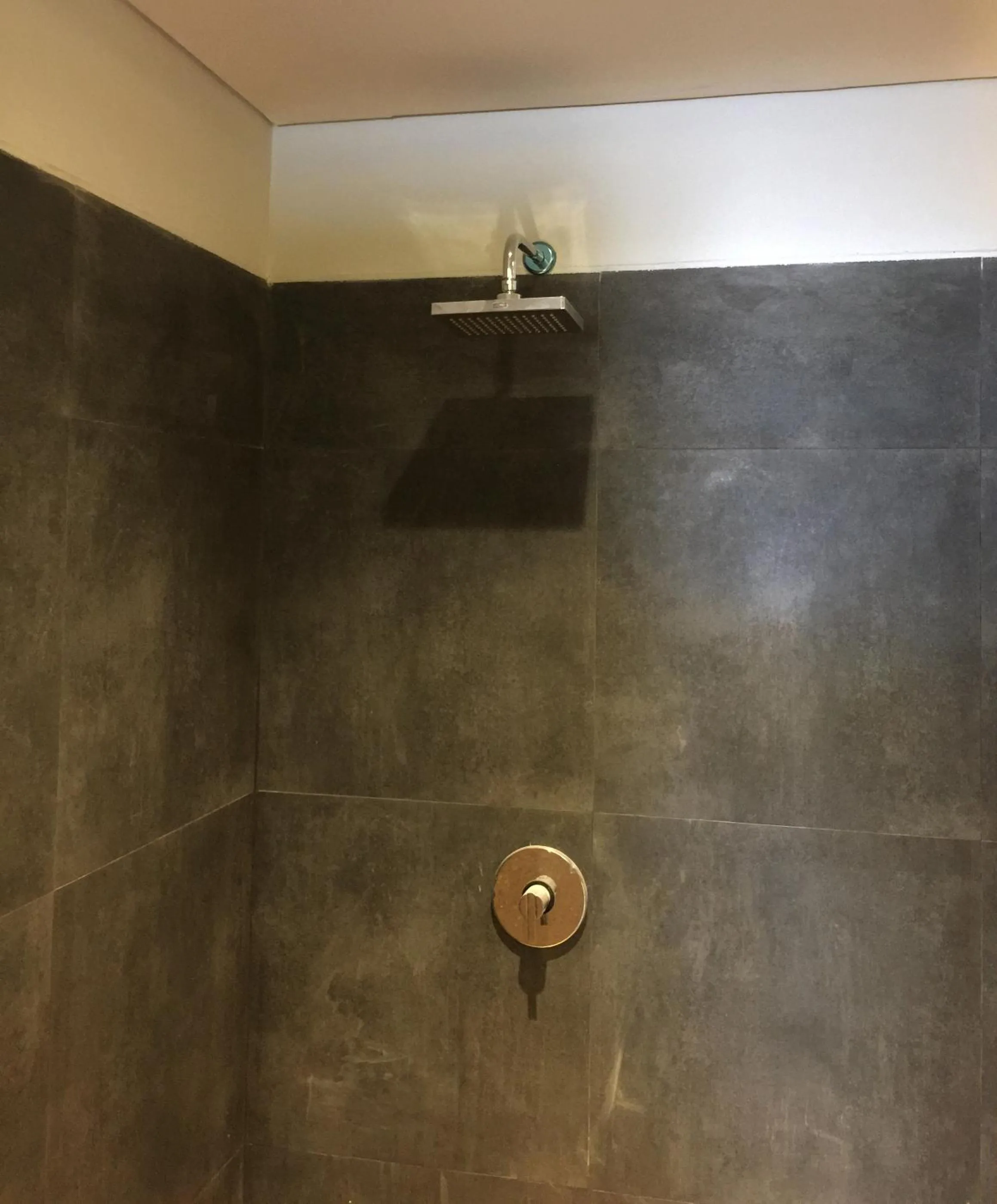 Shower in XOXO Kuta Legian Hostel