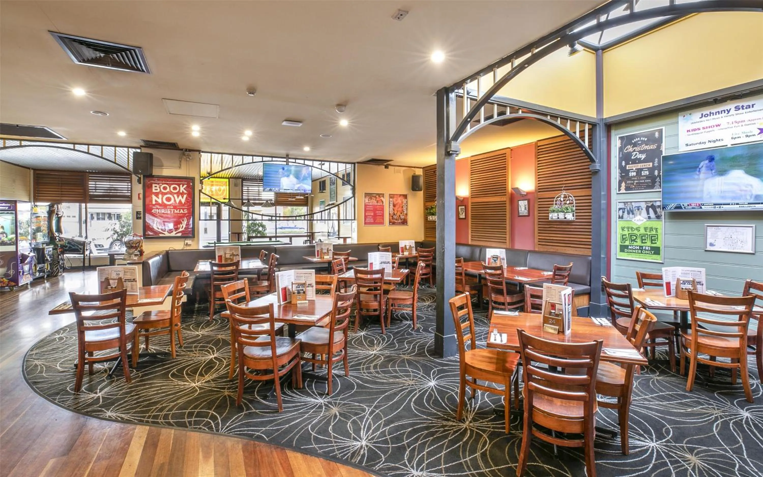 Lounge or bar in Nightcap at Exeter Hotel