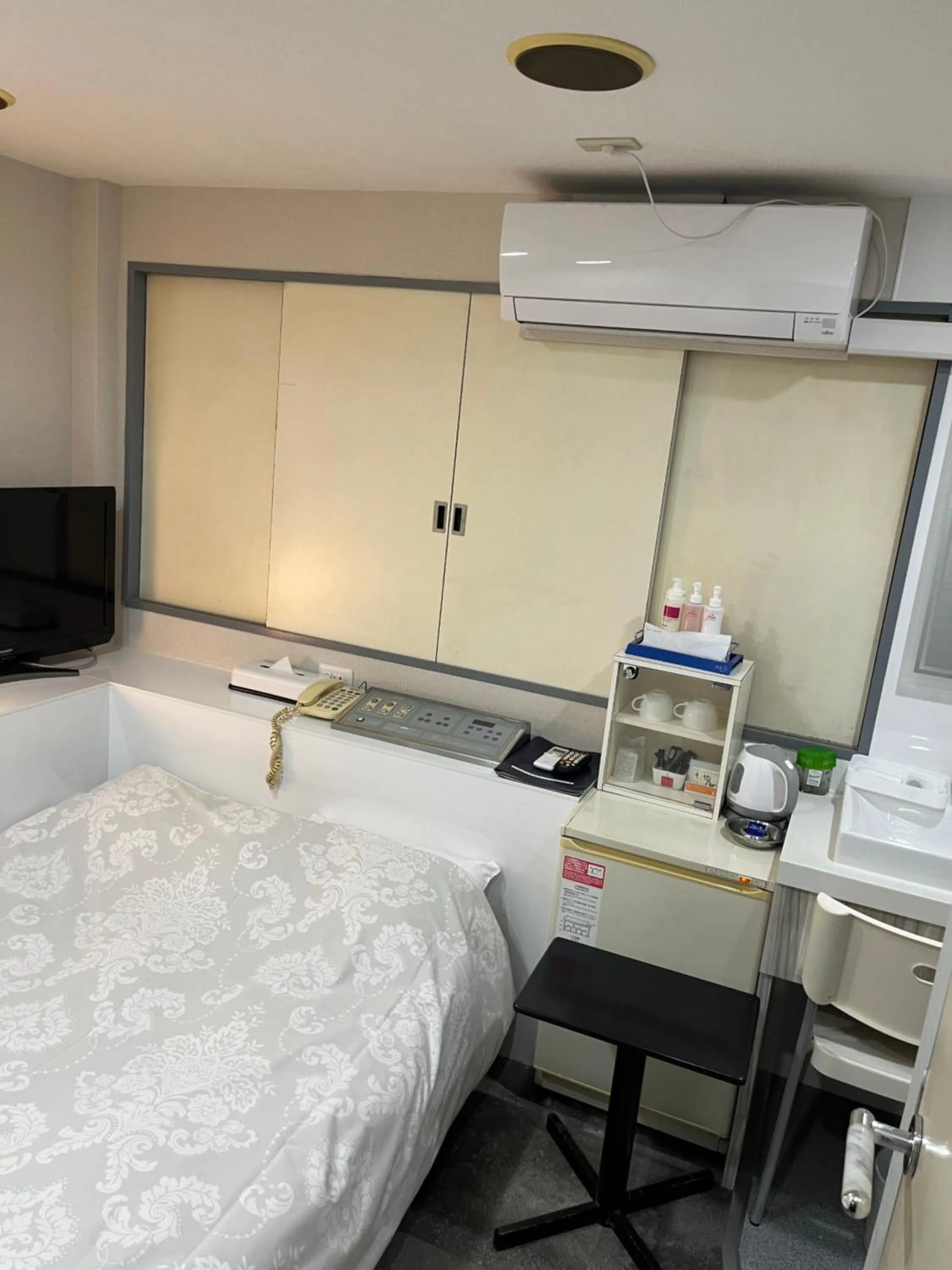 Bed in City Hotel Southern Cross