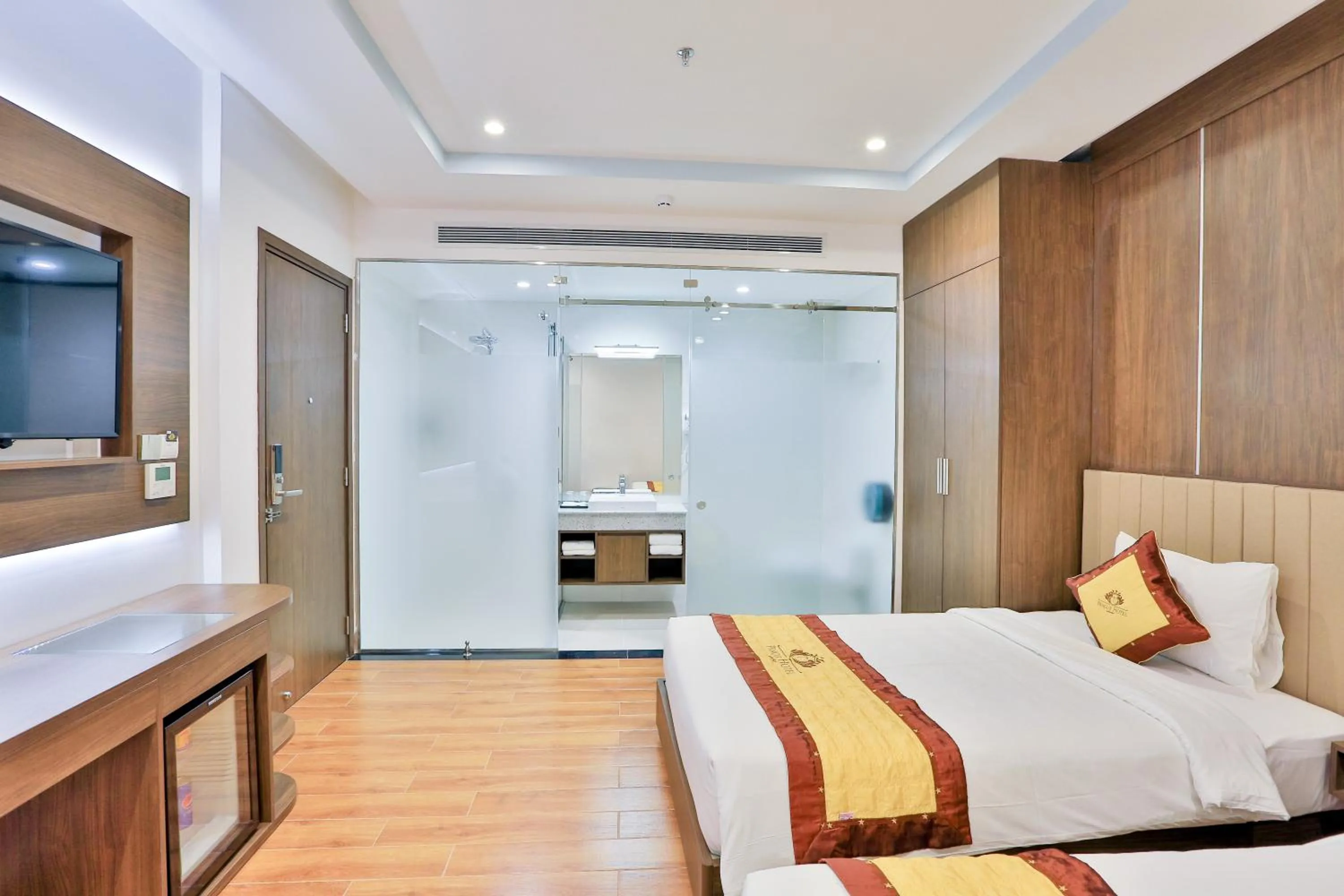 Bathroom, Bed in Prague Saigon Airport Hotel