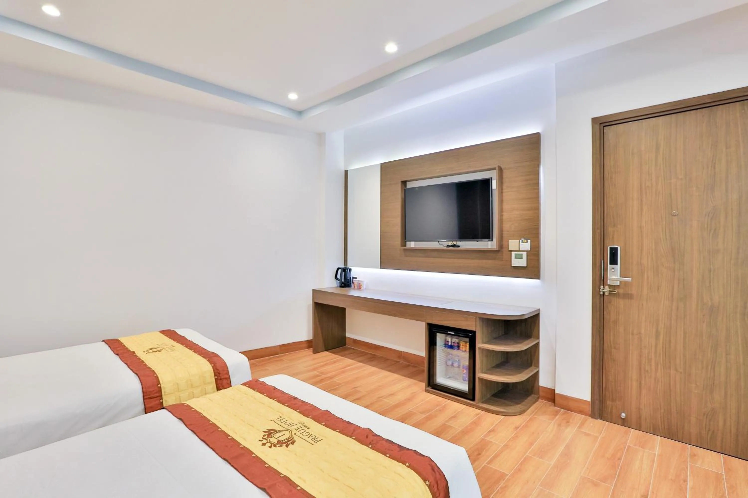 TV and multimedia, Bed in Prague Saigon Airport Hotel