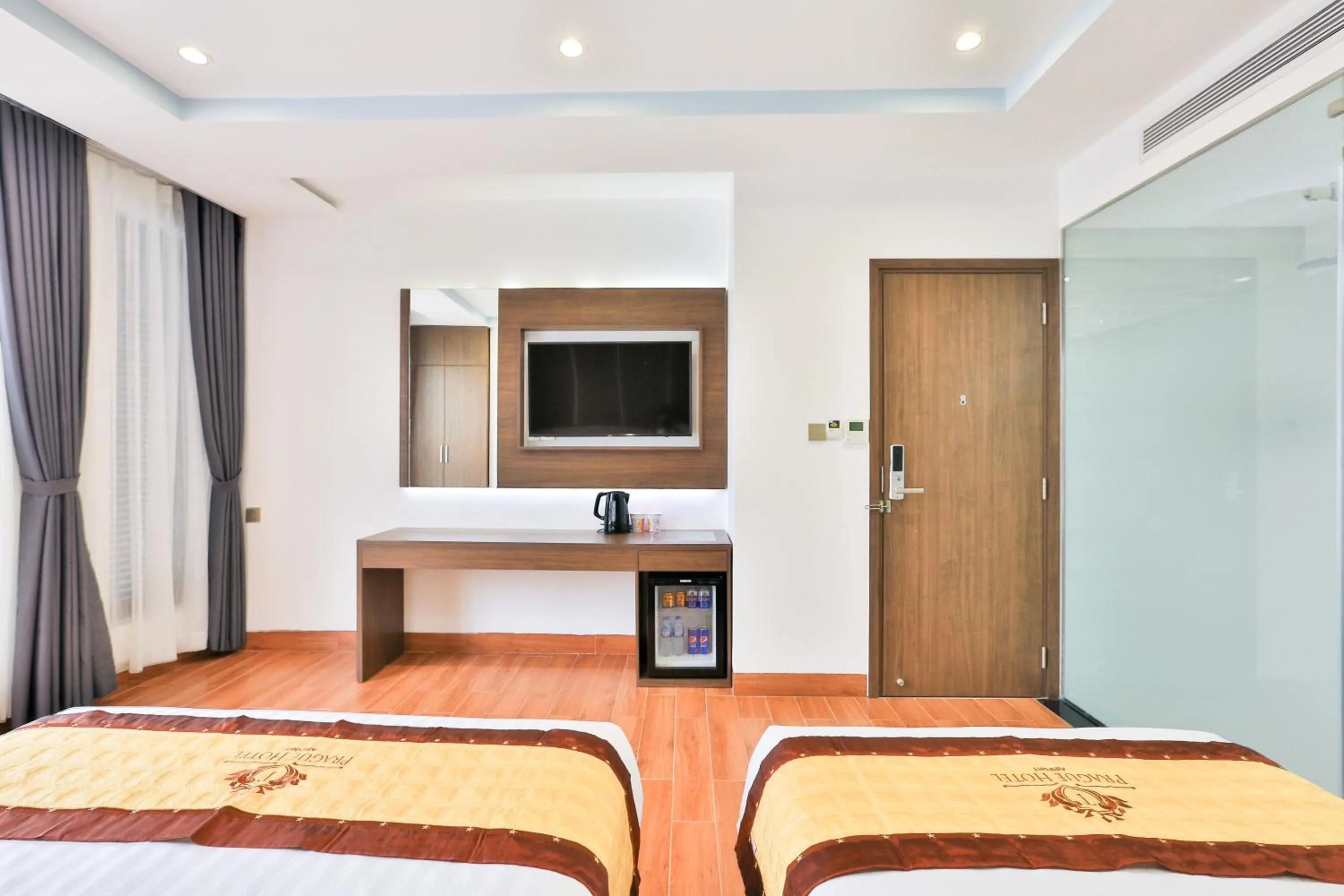 TV and multimedia, Bed in Prague Saigon Airport Hotel