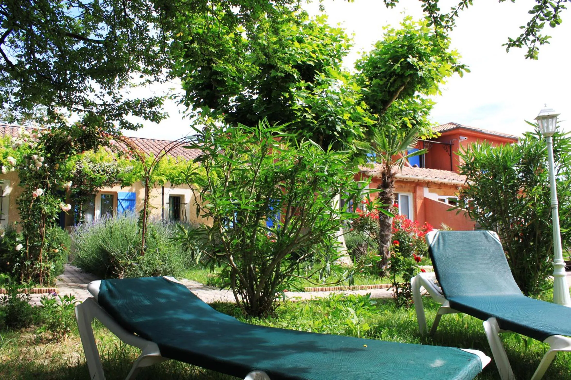 Garden in Appart'Hotel Festival Sud Suites - Avignon TGV