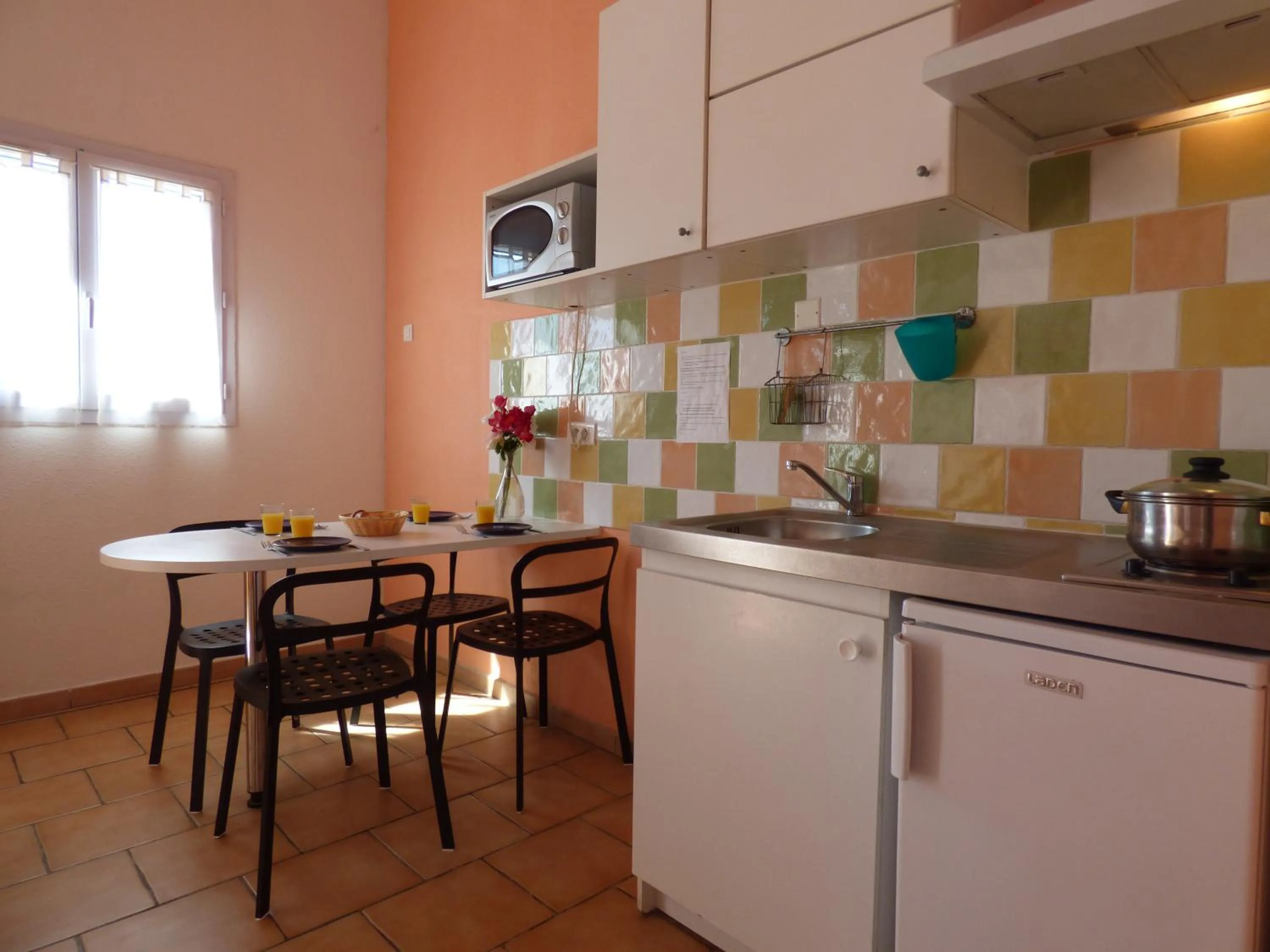 Dining area in Appart'Hotel Festival Sud Suites - Avignon TGV