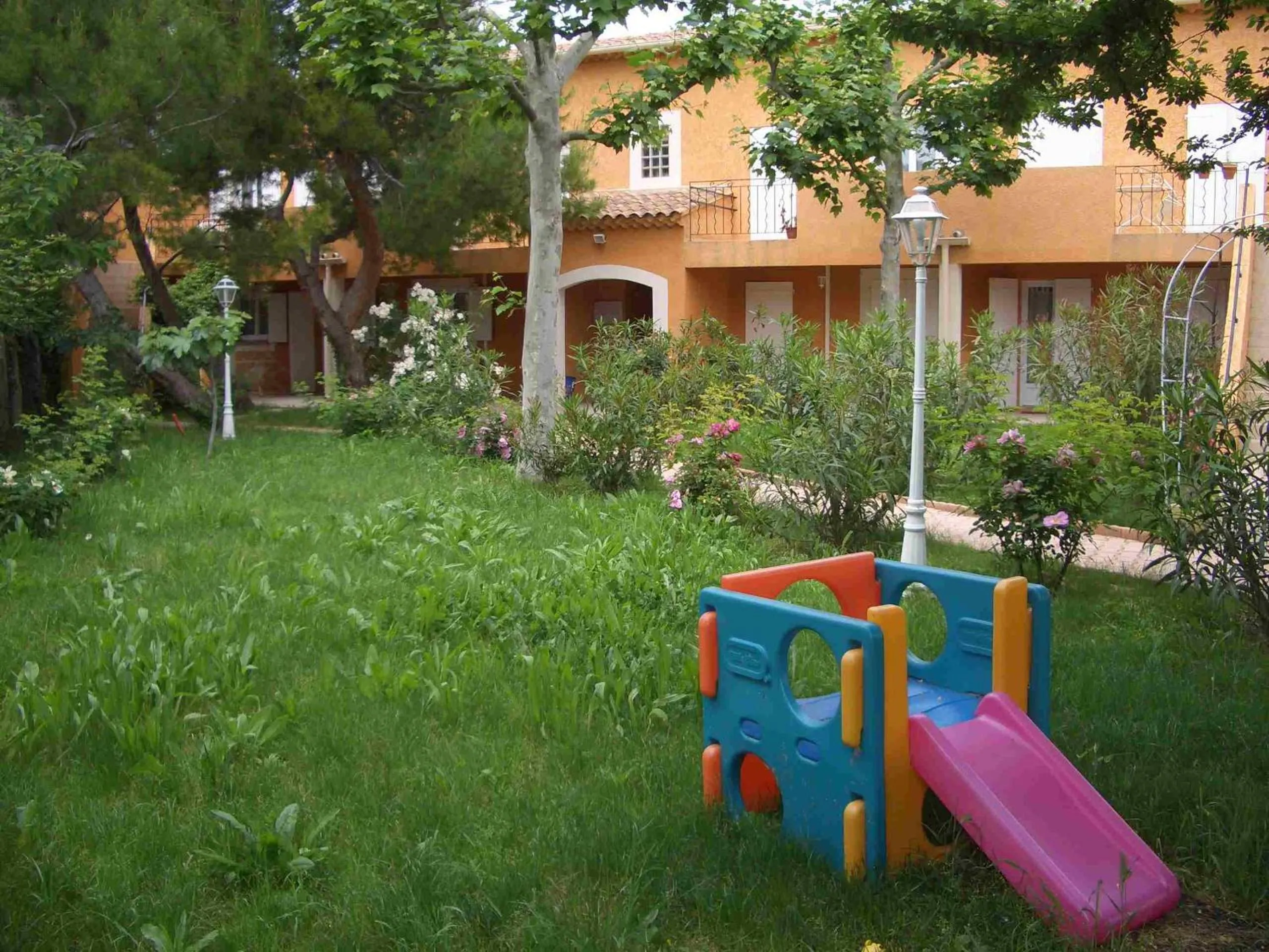 Children play ground in Appart'Hotel Festival Sud Suites - Avignon TGV