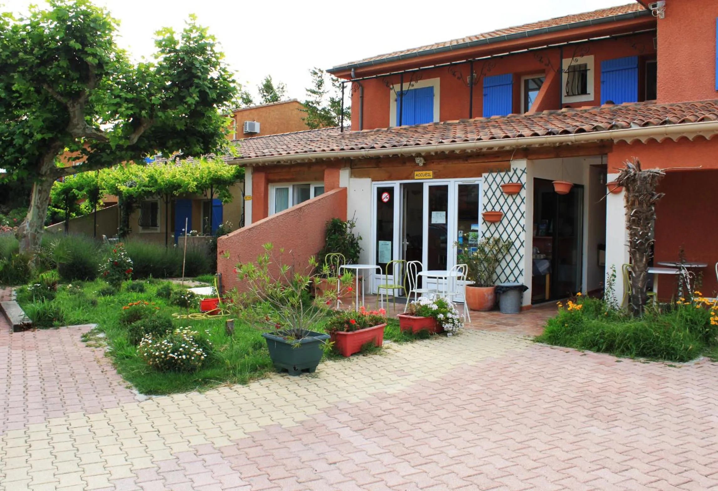 Facade/entrance in Appart'Hotel Festival Sud Suites - Avignon TGV