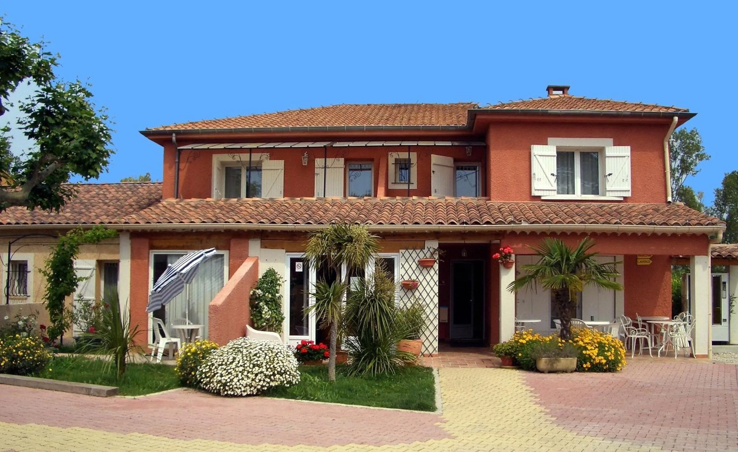 Property building in Appart'Hotel Festival Sud Suites - Avignon TGV