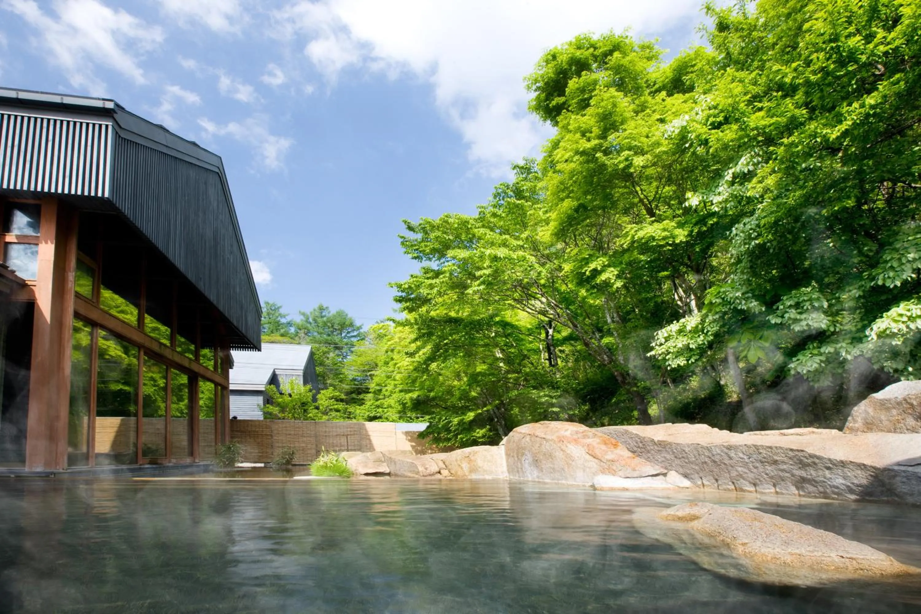 Open Air Bath in BEB5 Karuizawa by Hoshino Resorts
