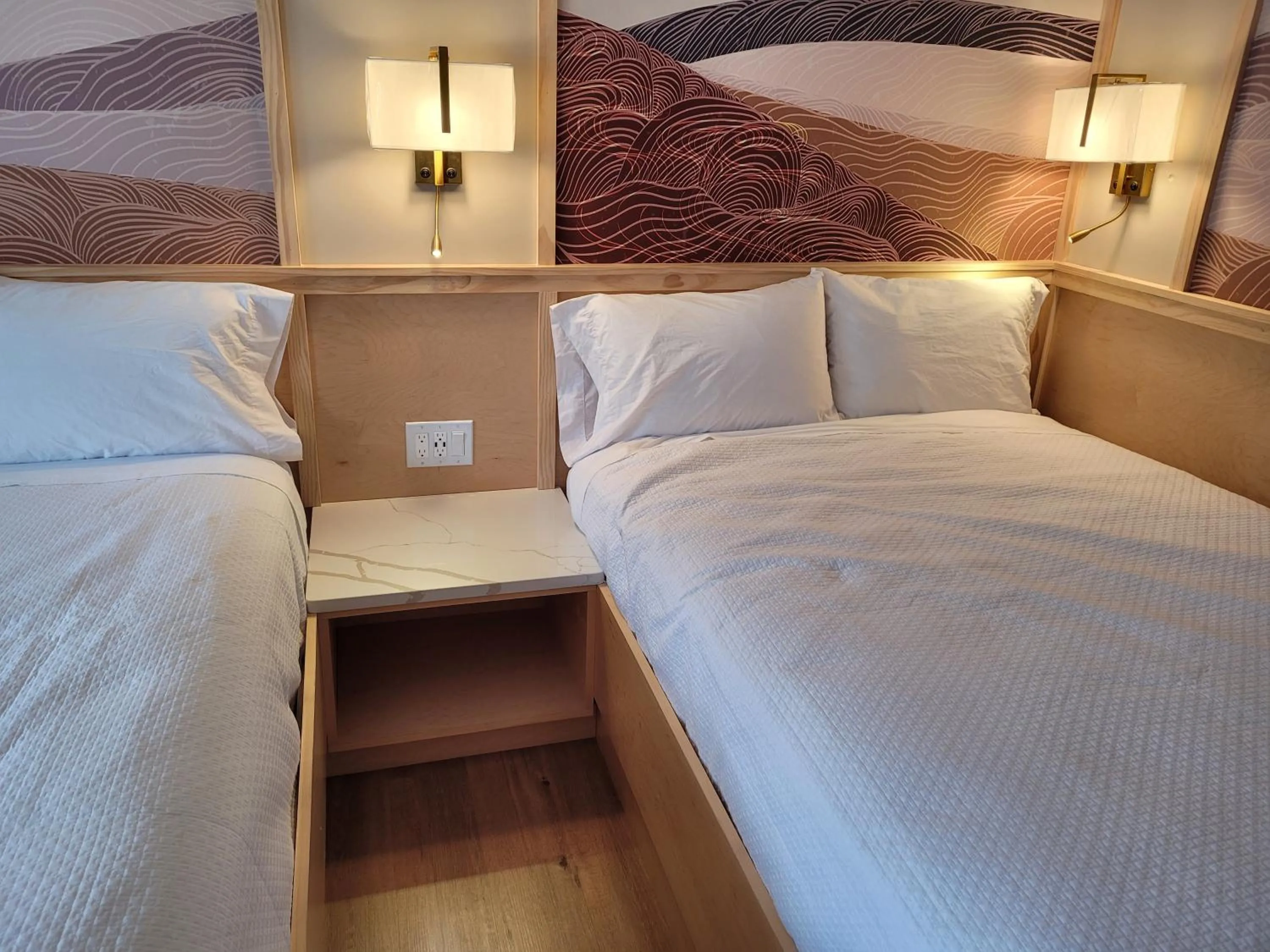 Bed in Greenview Inn Riverhead