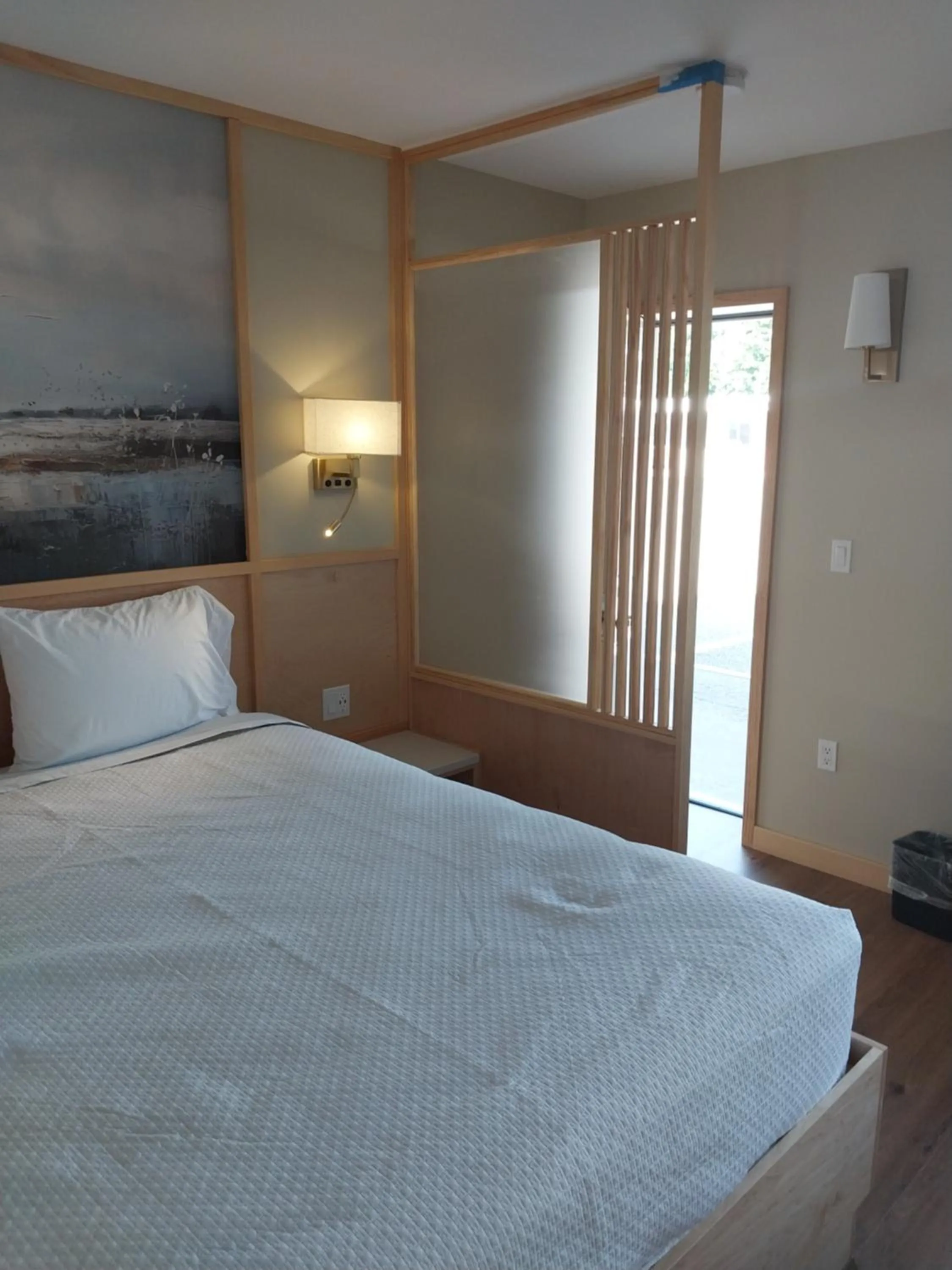 Bed in Greenview Inn Riverhead