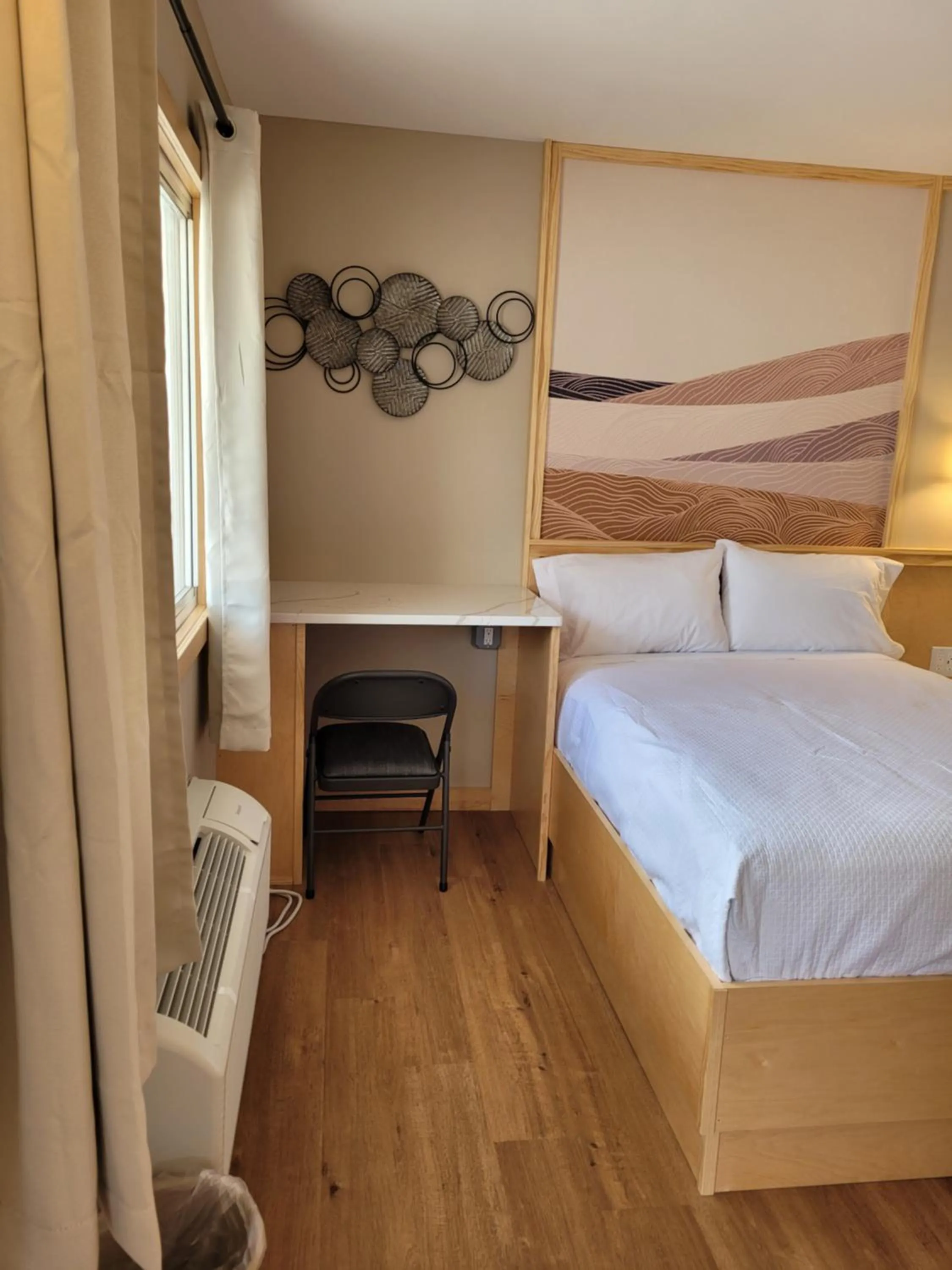 Bed in Greenview Inn Riverhead