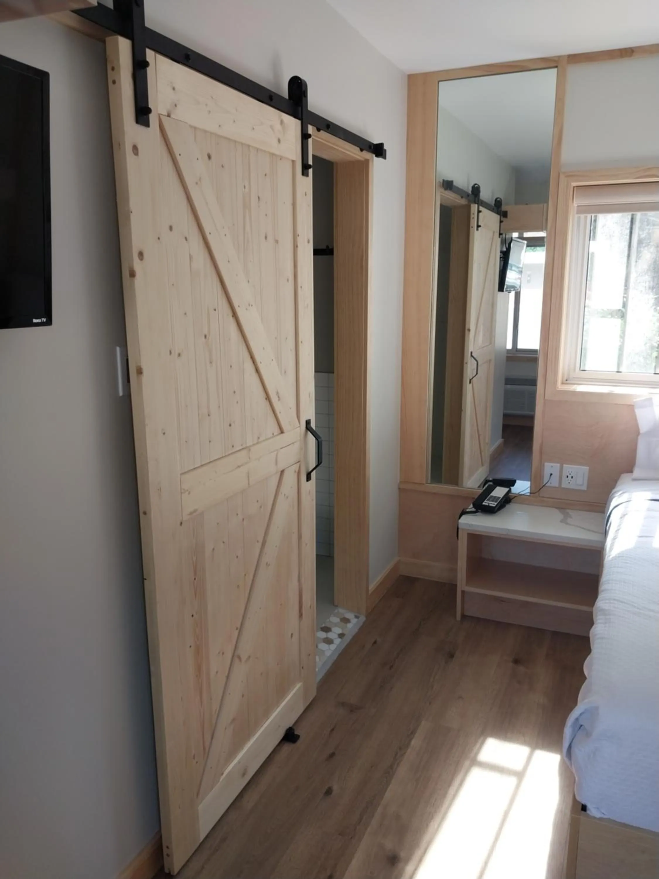 Bed in Greenview Inn Riverhead