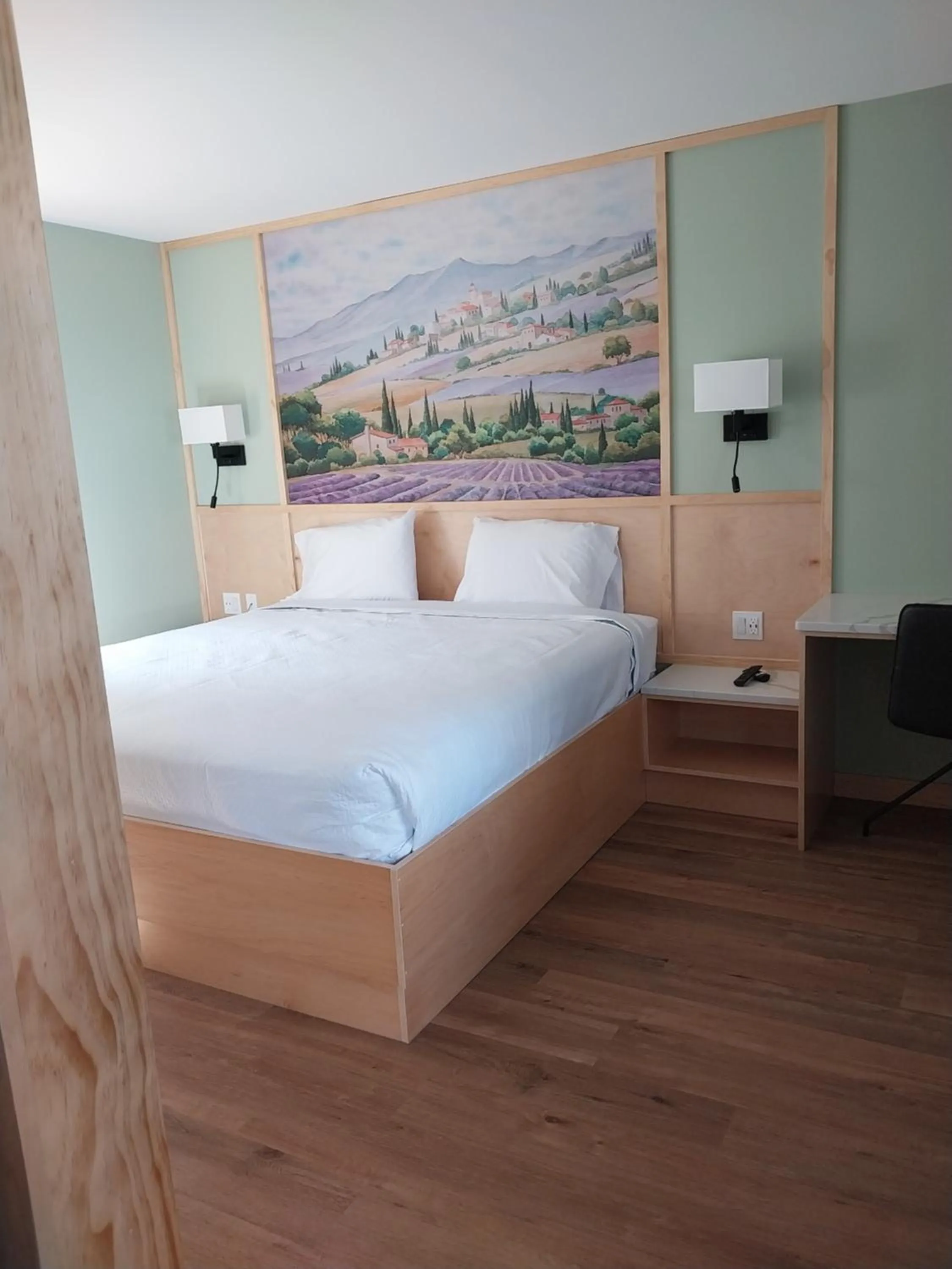 Bed in Greenview Inn Riverhead