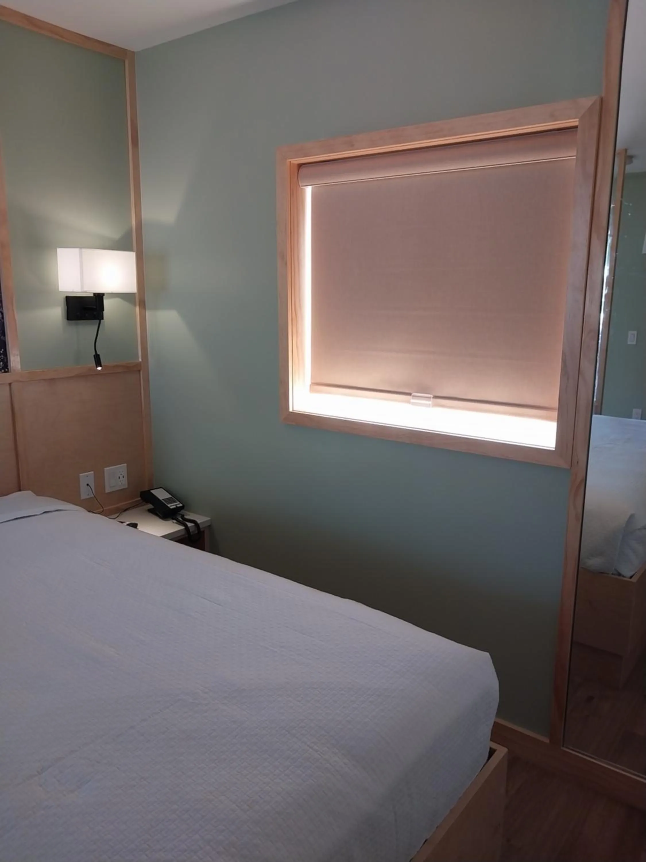 Bed in Greenview Inn Riverhead