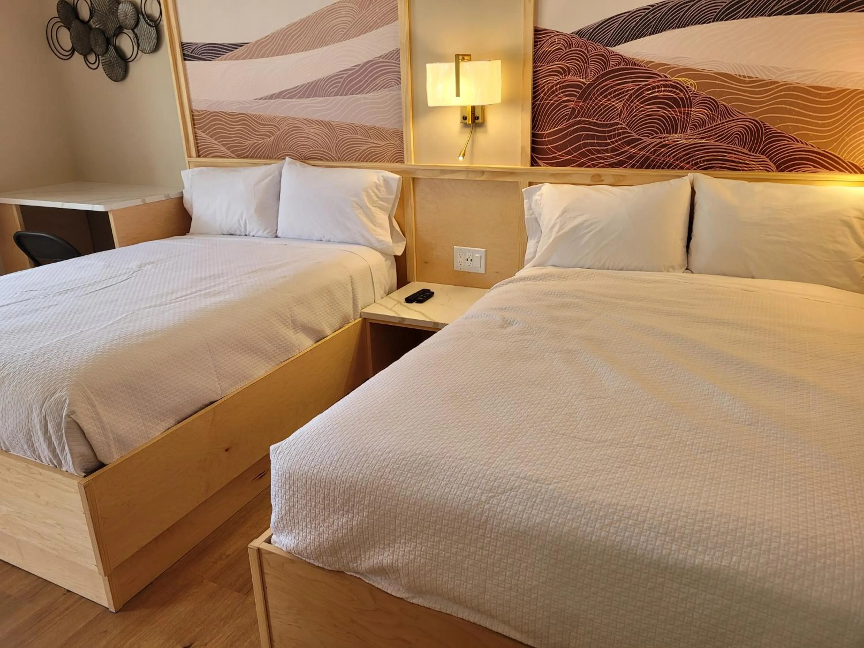 Bed in Greenview Inn Riverhead