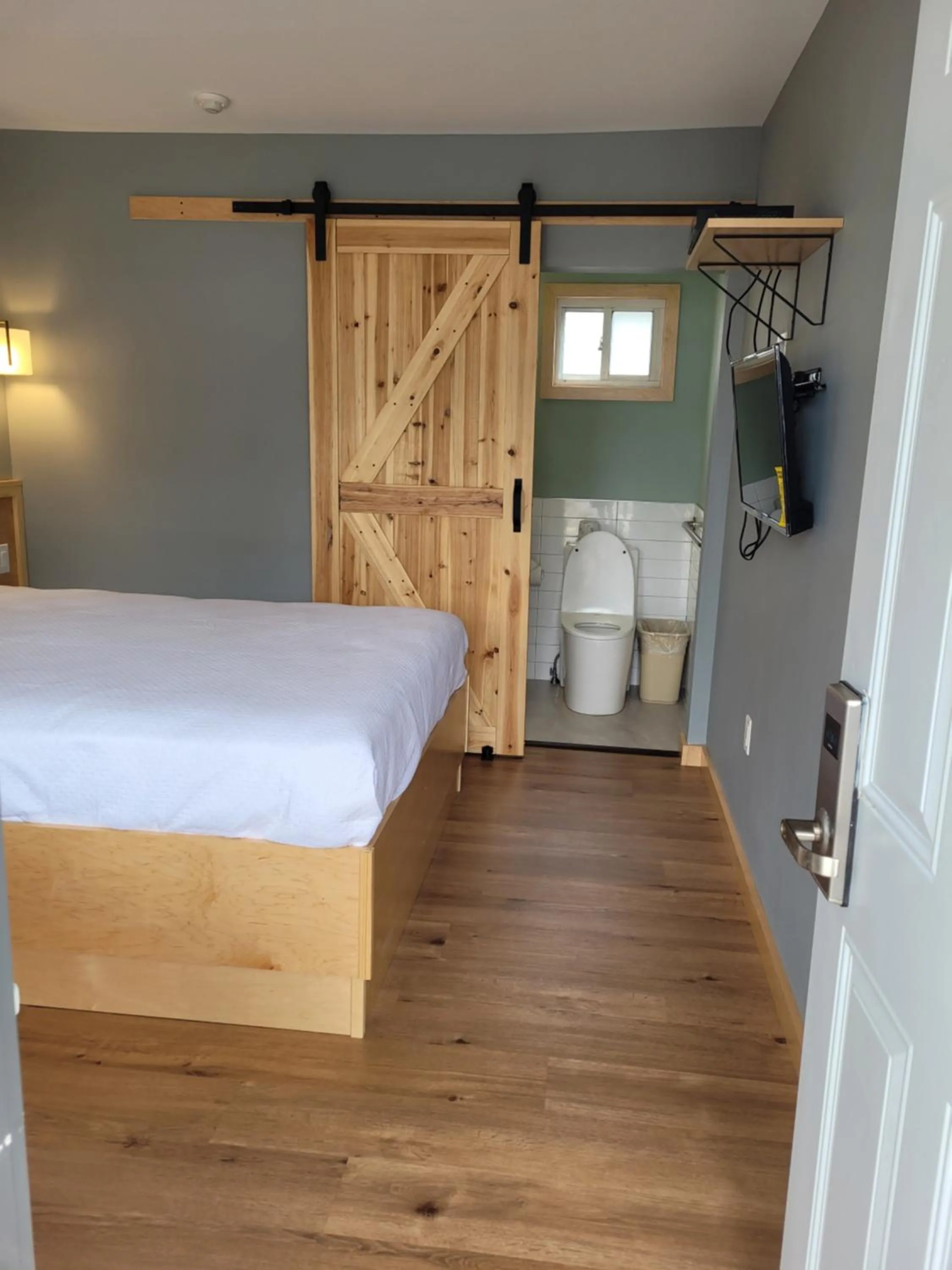 Bed in Greenview Inn Riverhead