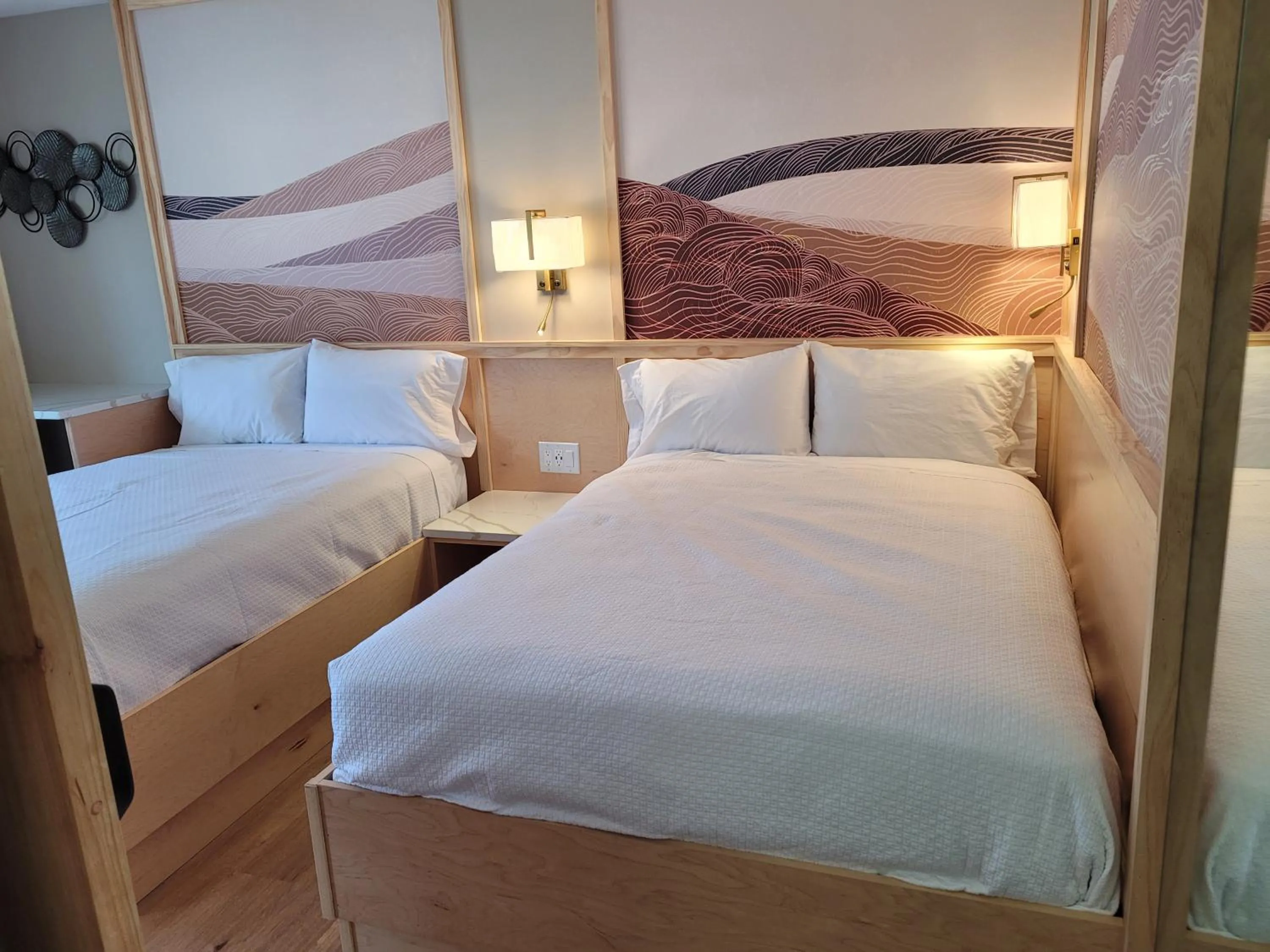 Bed in Greenview Inn Riverhead