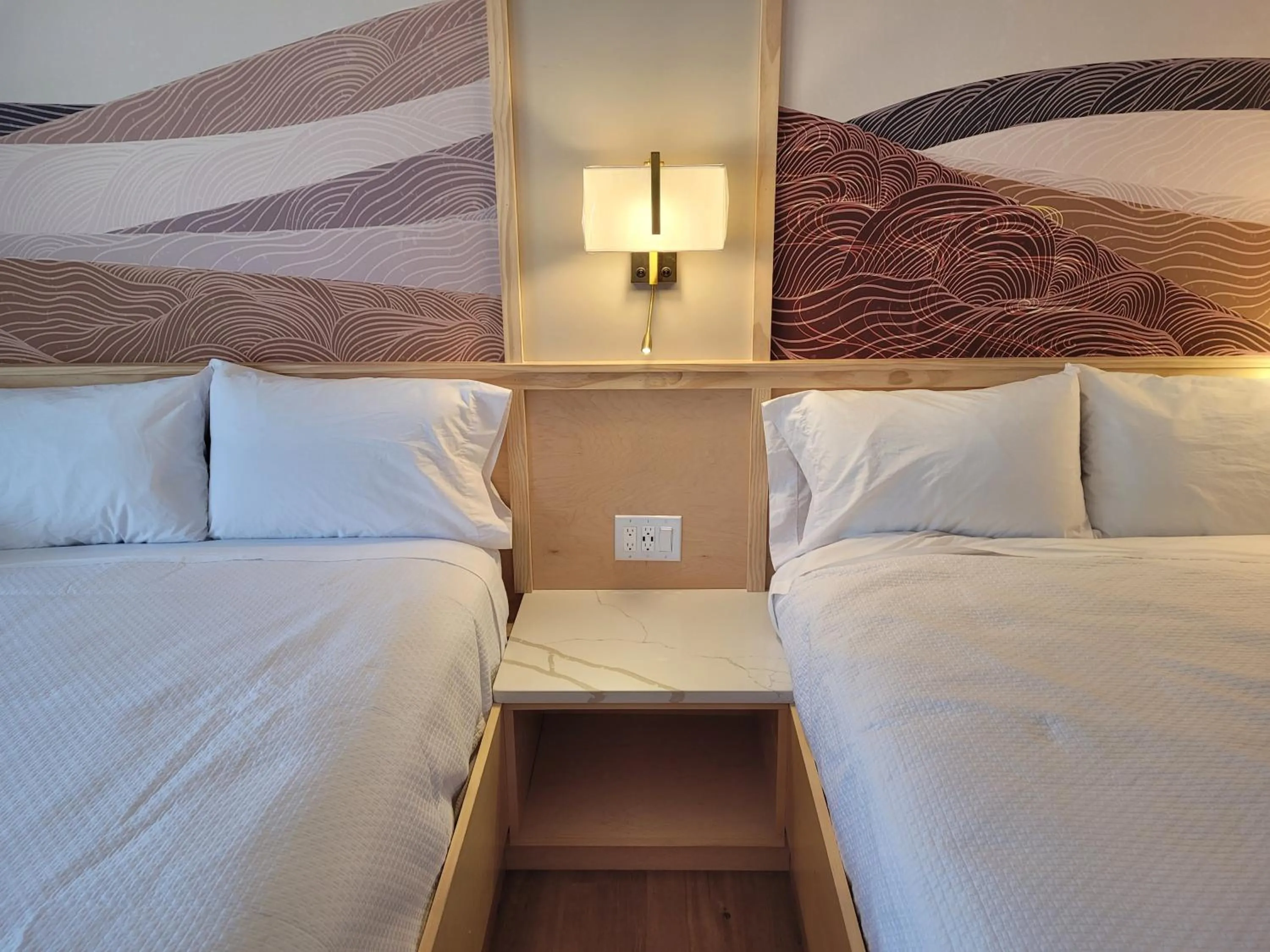 Bed in Greenview Inn Riverhead