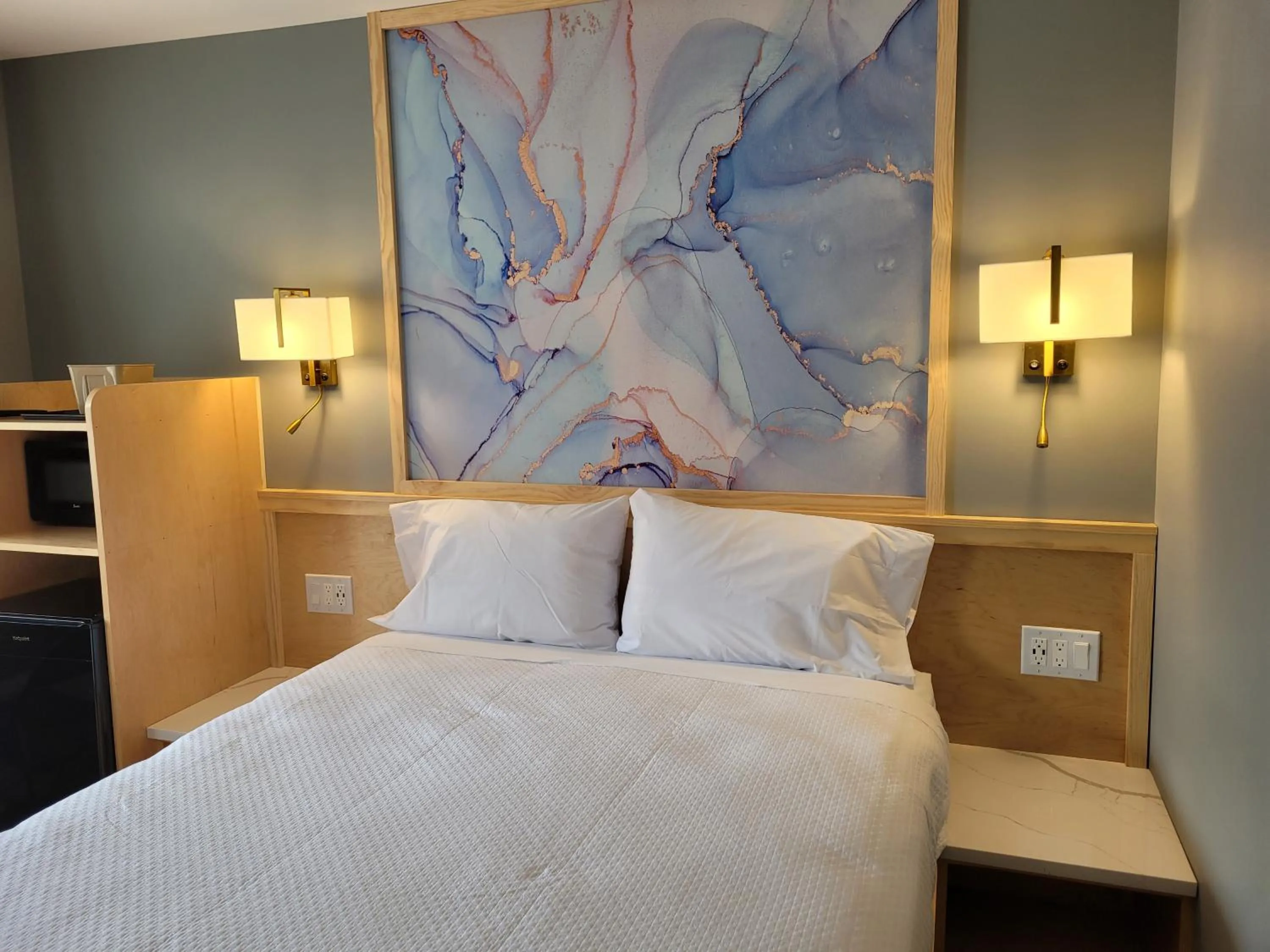 Bed in Greenview Inn Riverhead