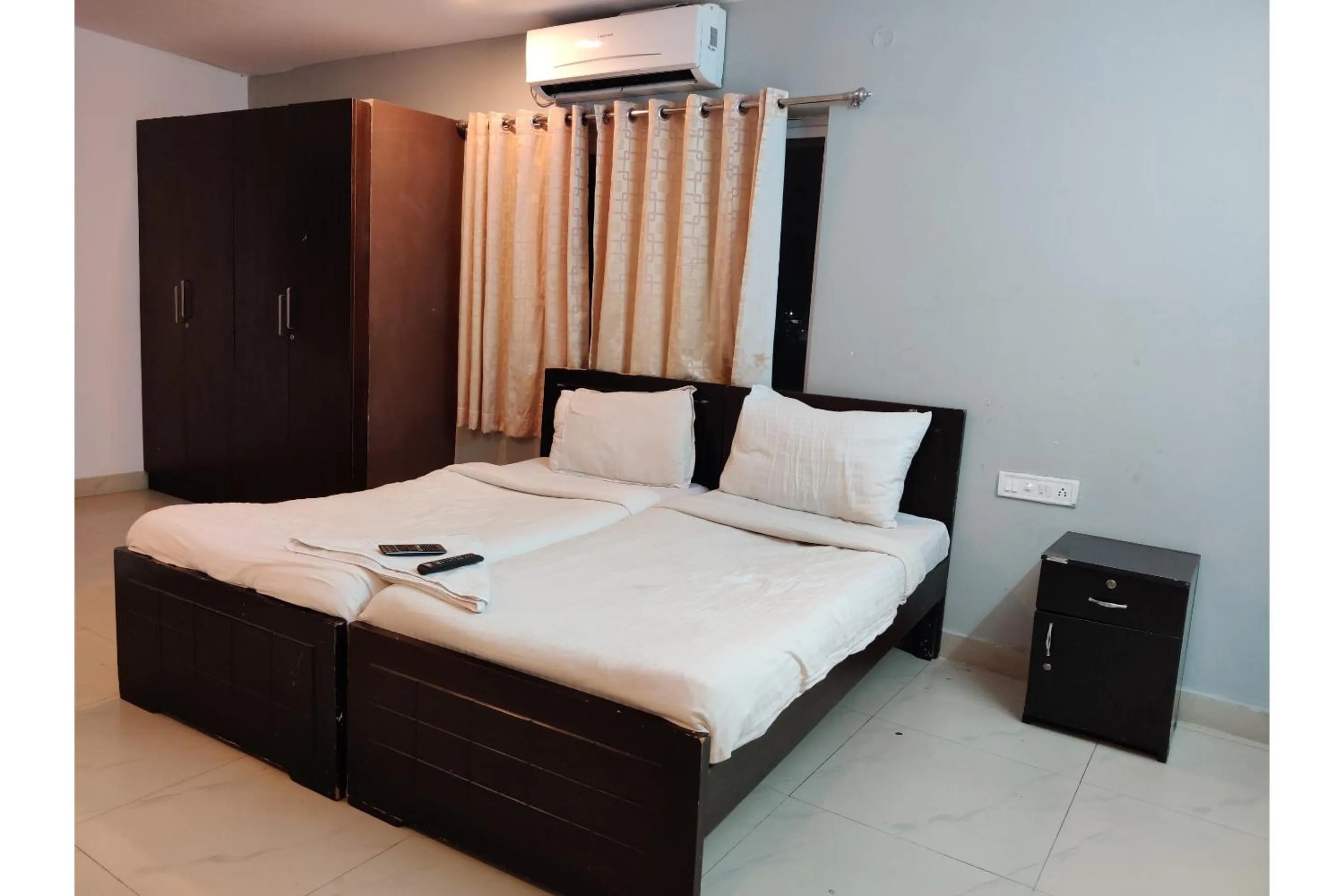 Bedroom, Bed in Collection O Jubilee Banjara Suites