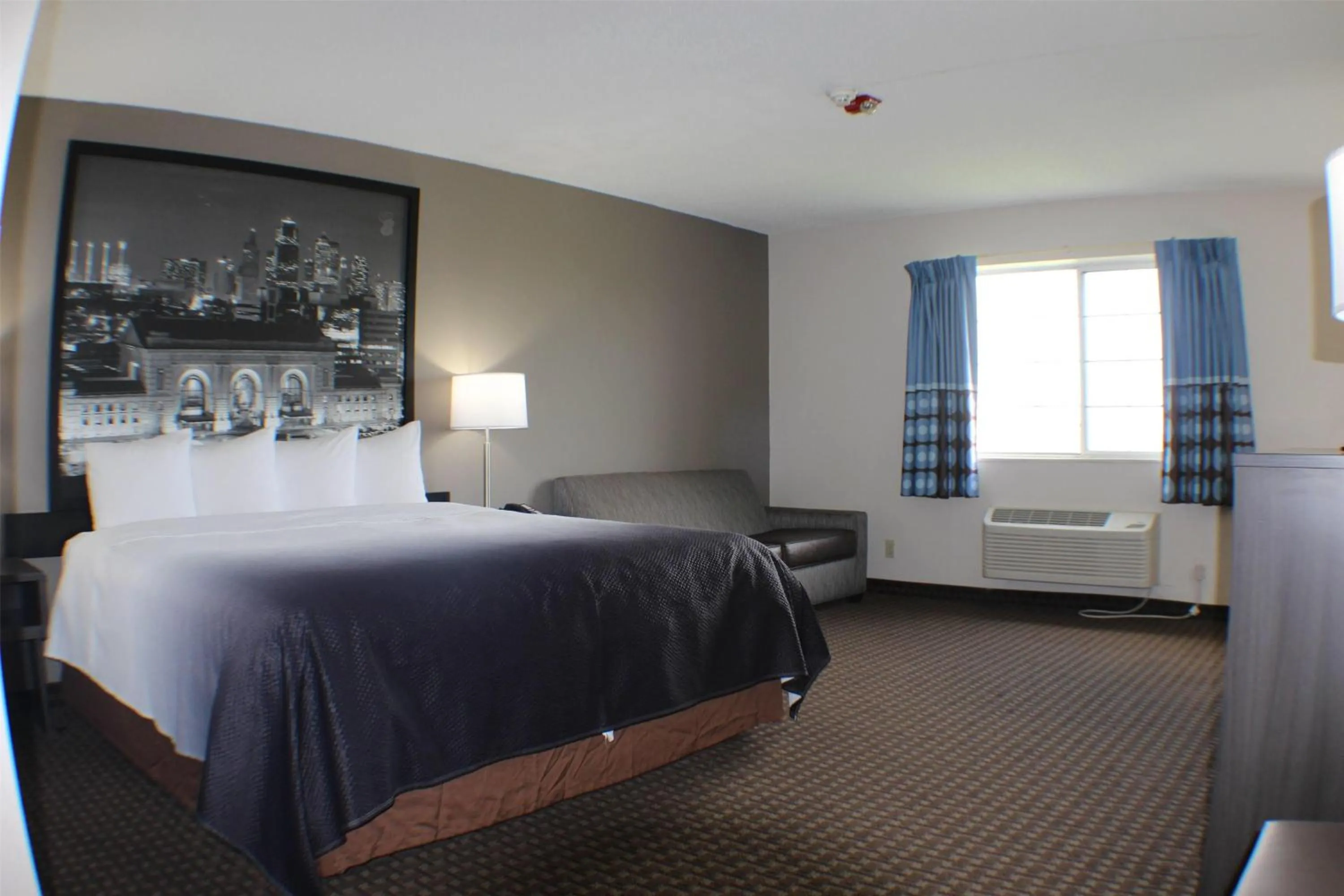 Photo of the whole room, Bed in Super 8 by Wyndham Gardner