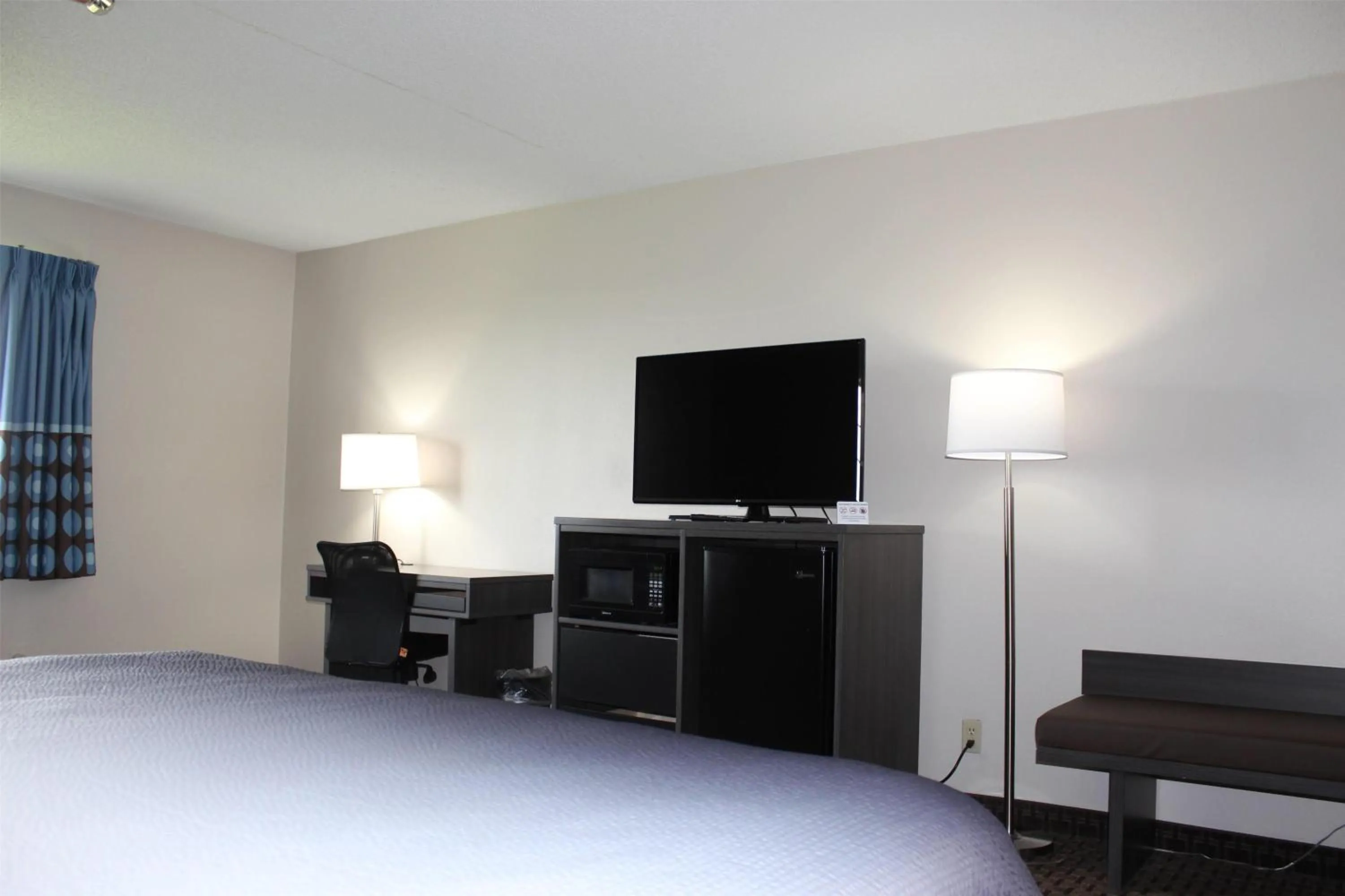 Photo of the whole room, Bed in Super 8 by Wyndham Gardner