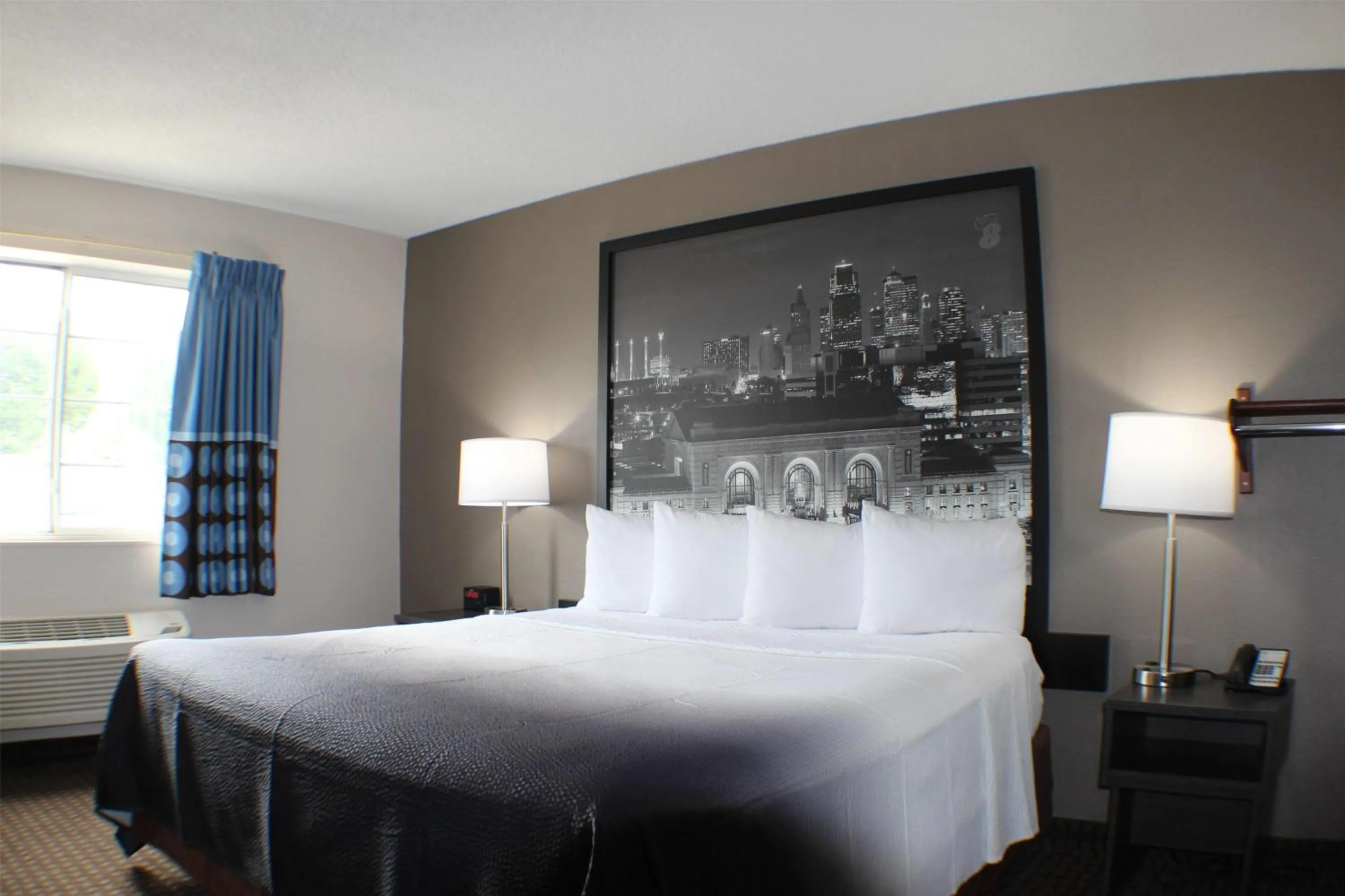 Photo of the whole room, Bed in Super 8 by Wyndham Gardner