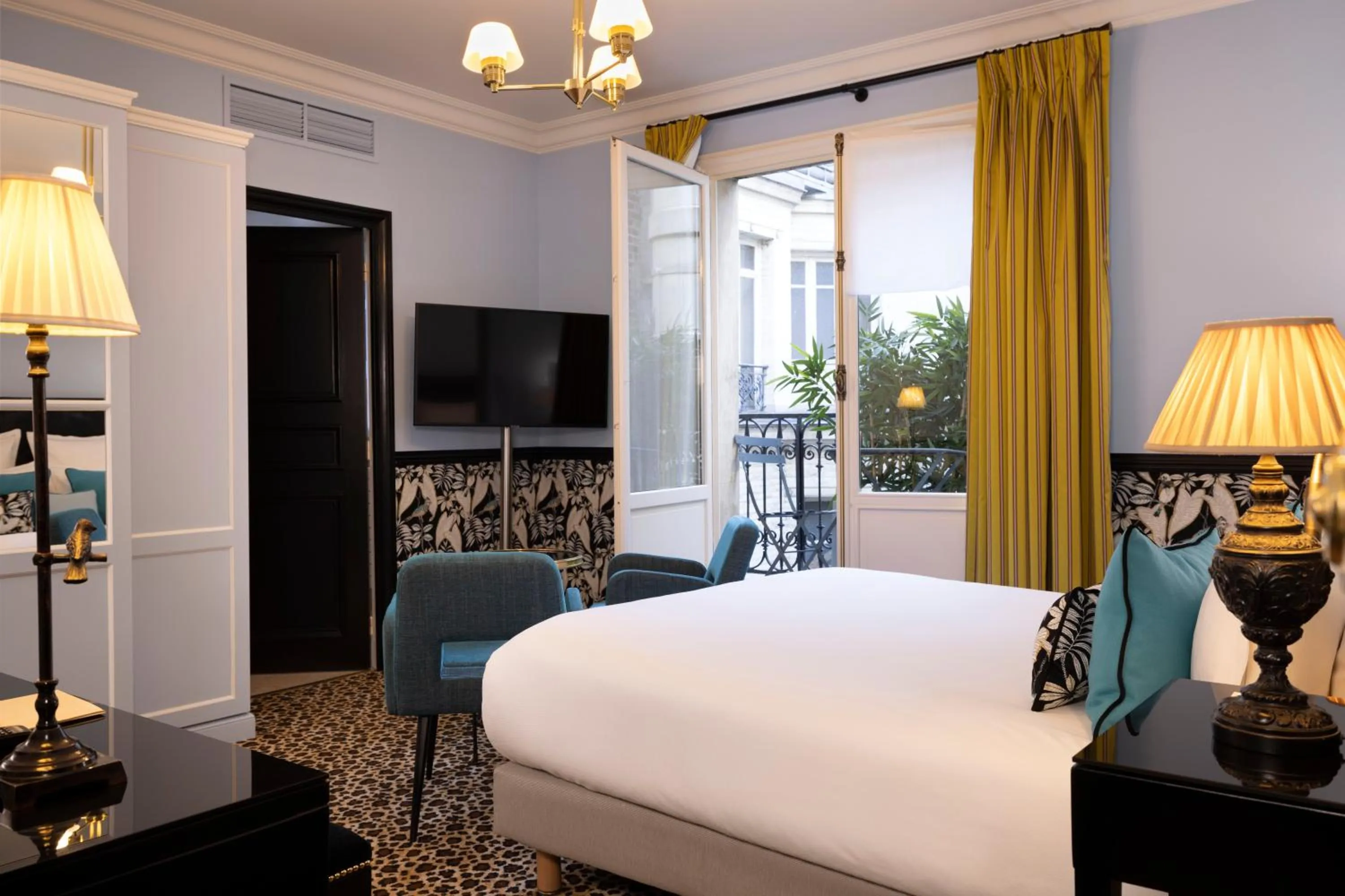 Photo of the whole room, Bed in Hotel West-End